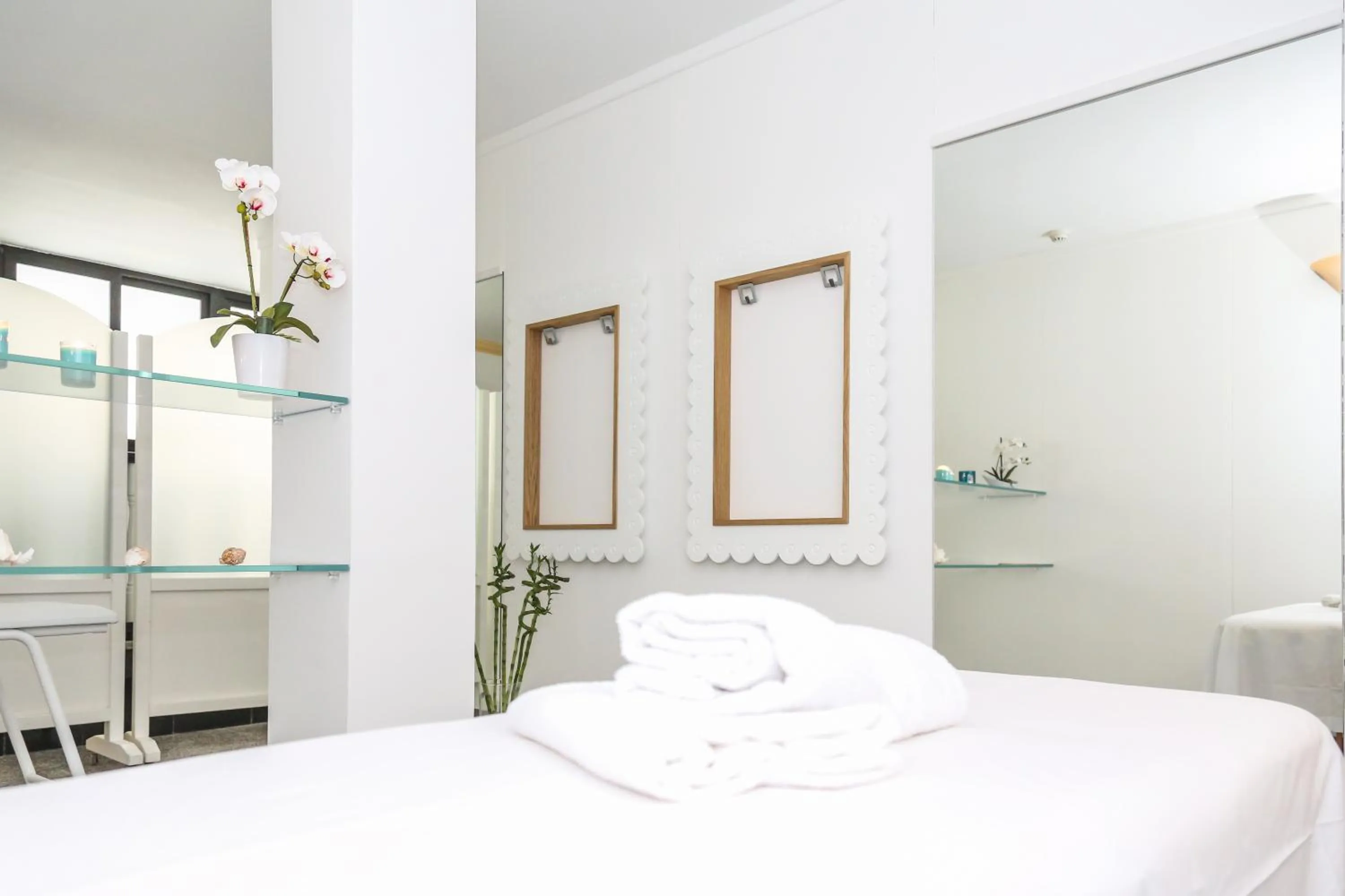 Massage, Bed in Hotel Luna Lido