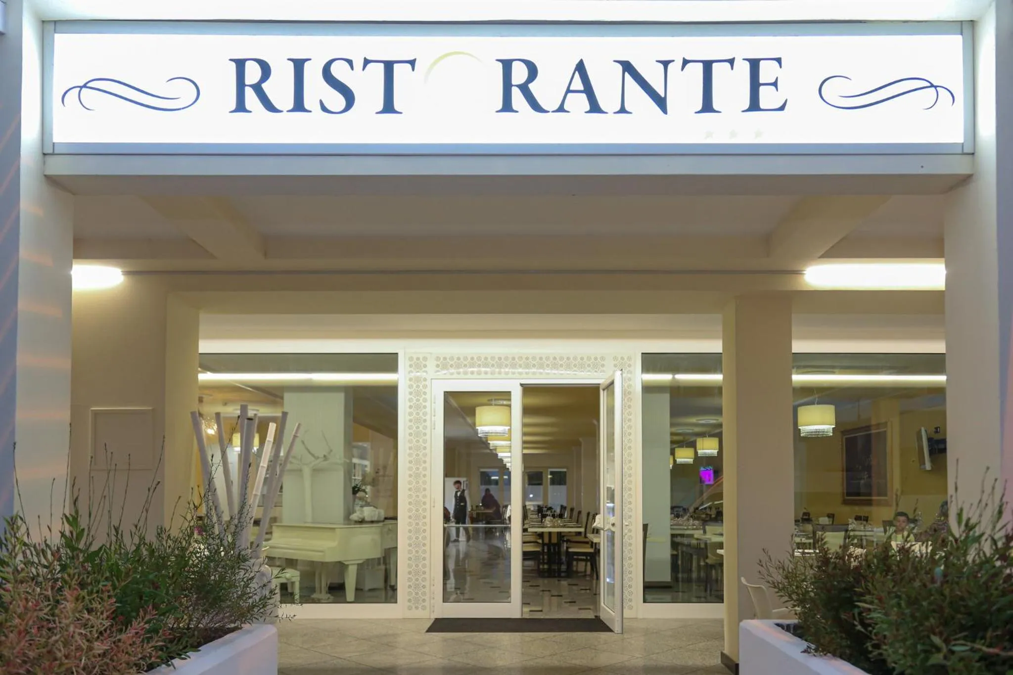 Restaurant/places to eat in Hotel Luna Lido