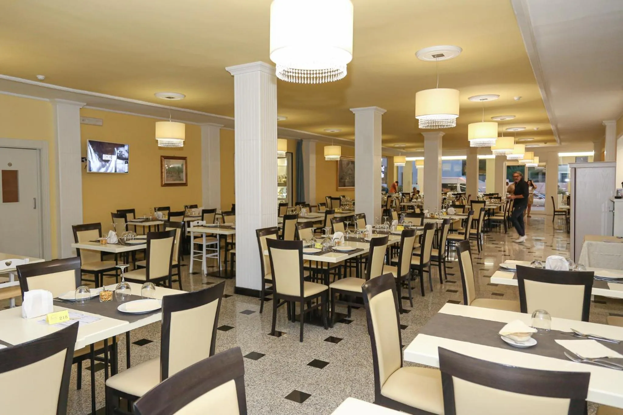 Restaurant/places to eat in Hotel Luna Lido