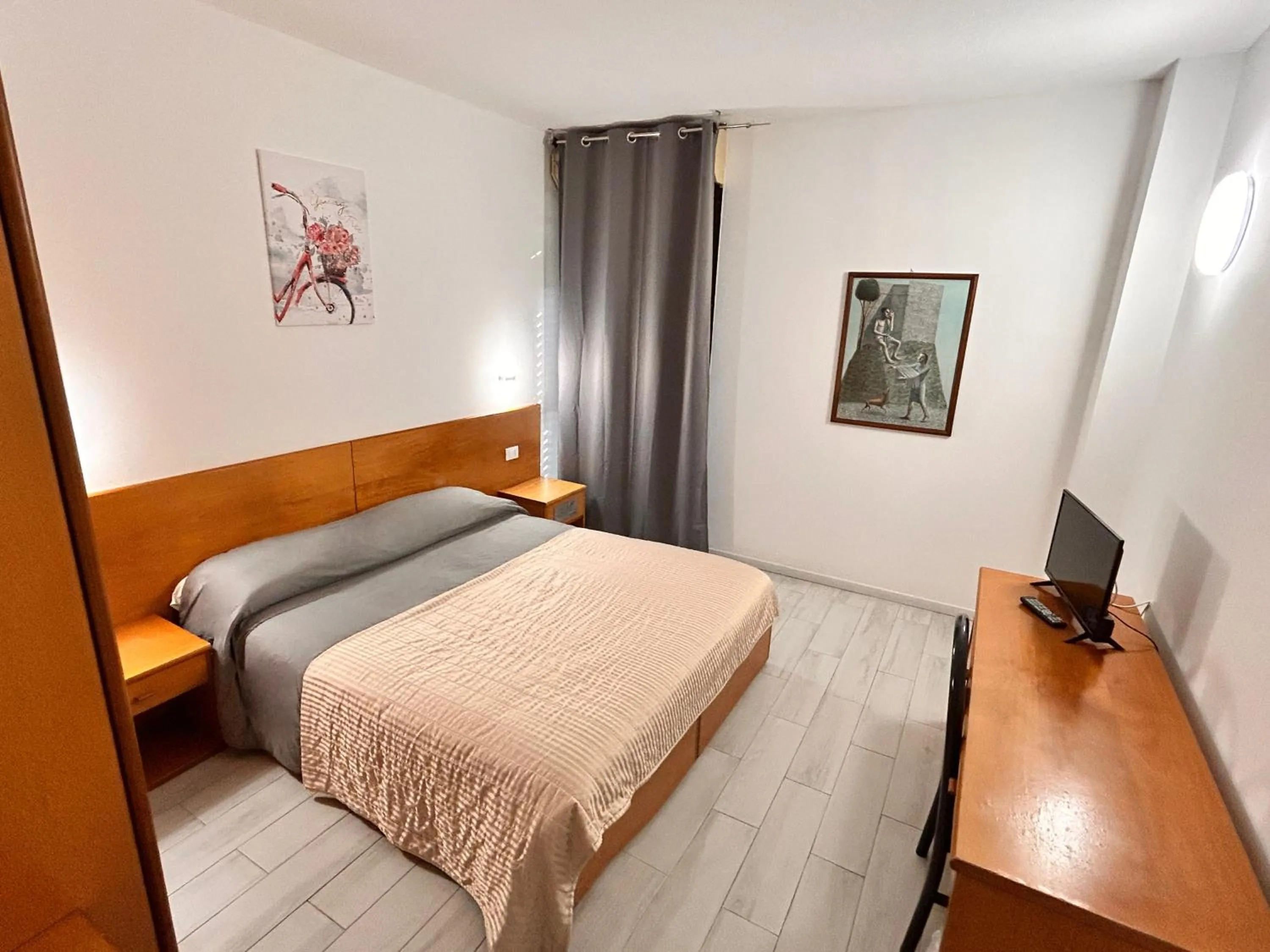 Bed in La Fenice Hotel