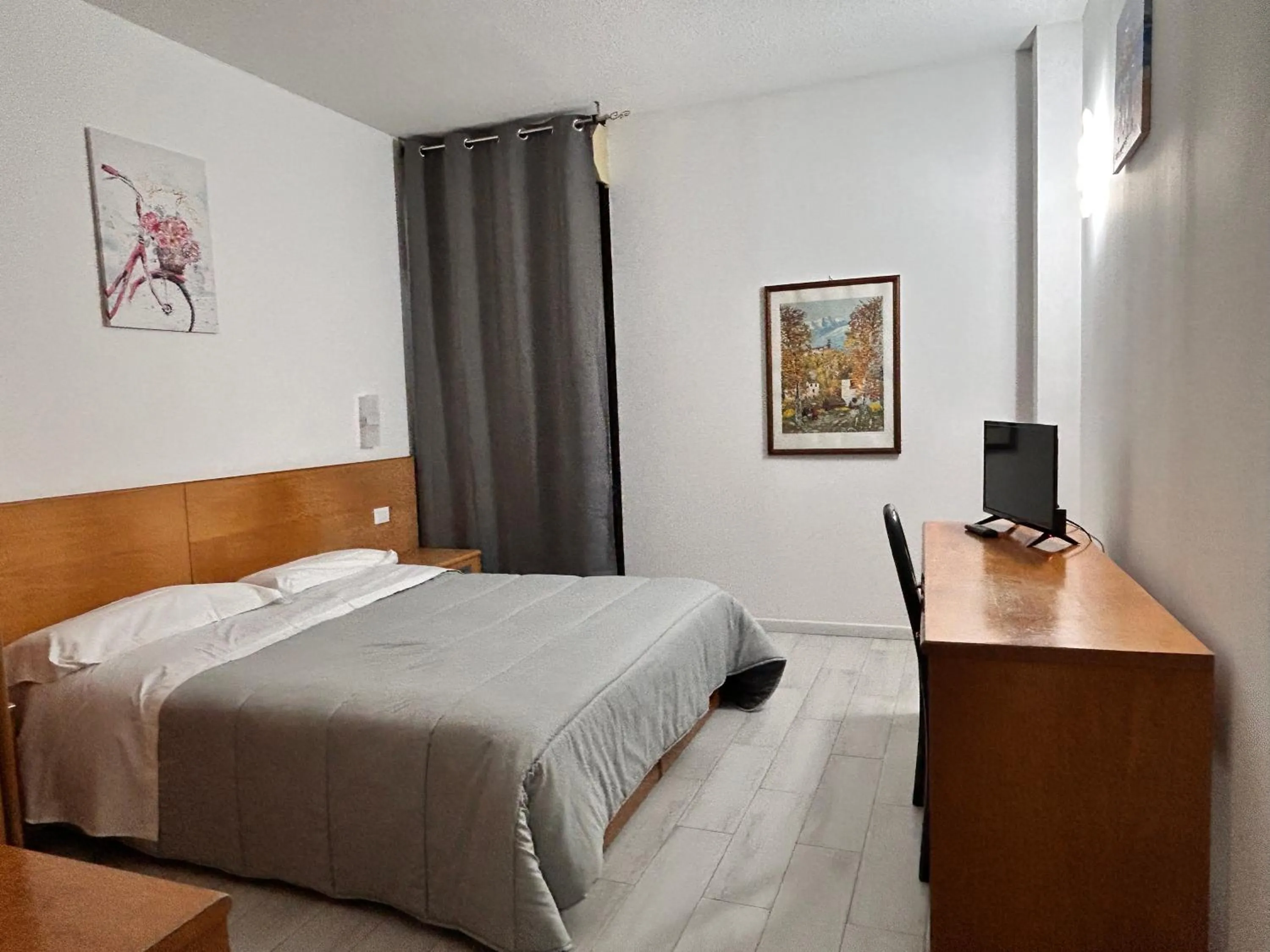 Bedroom, Bed in La Fenice Hotel