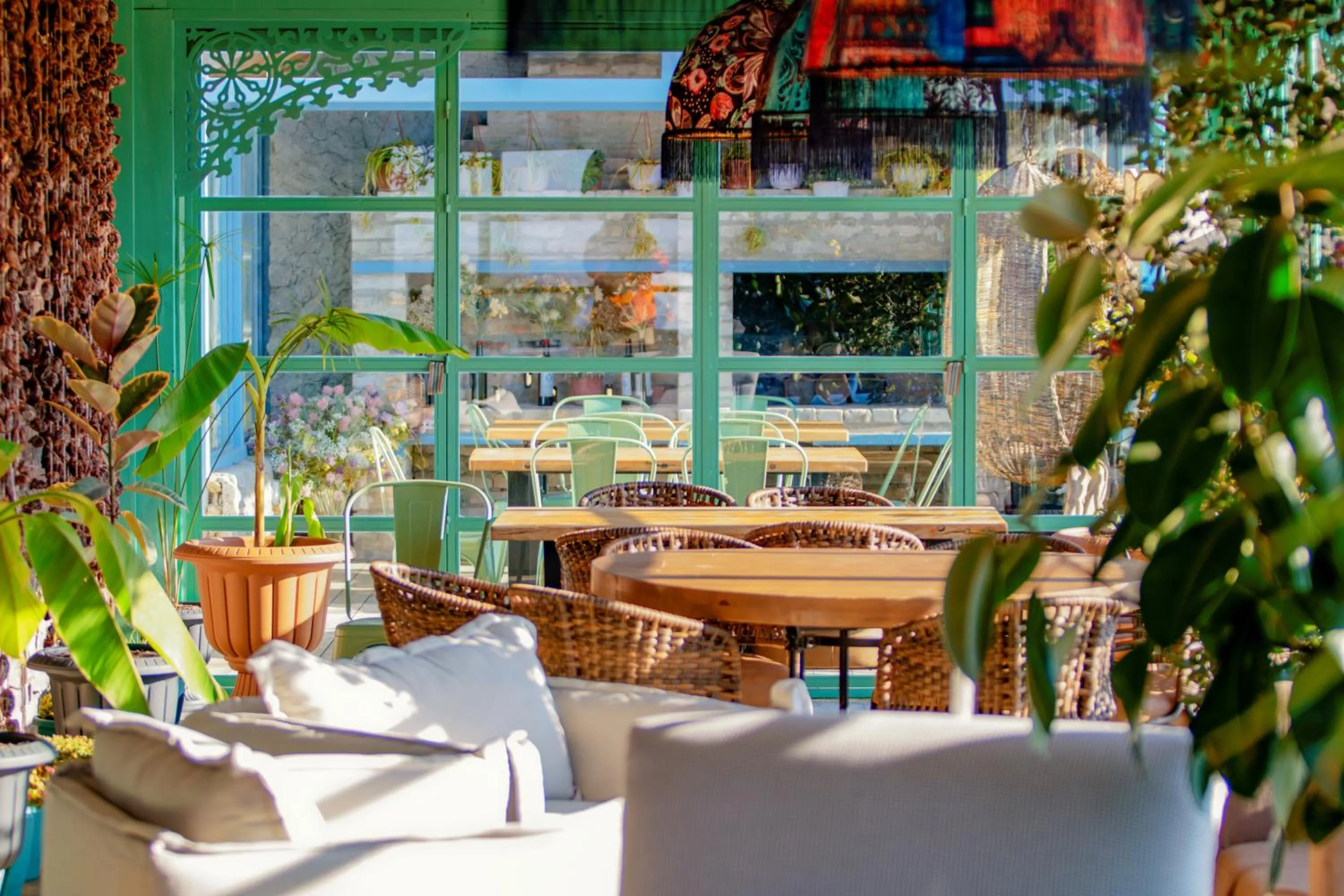 Restaurant/places to eat in Chateau Vartsikhe