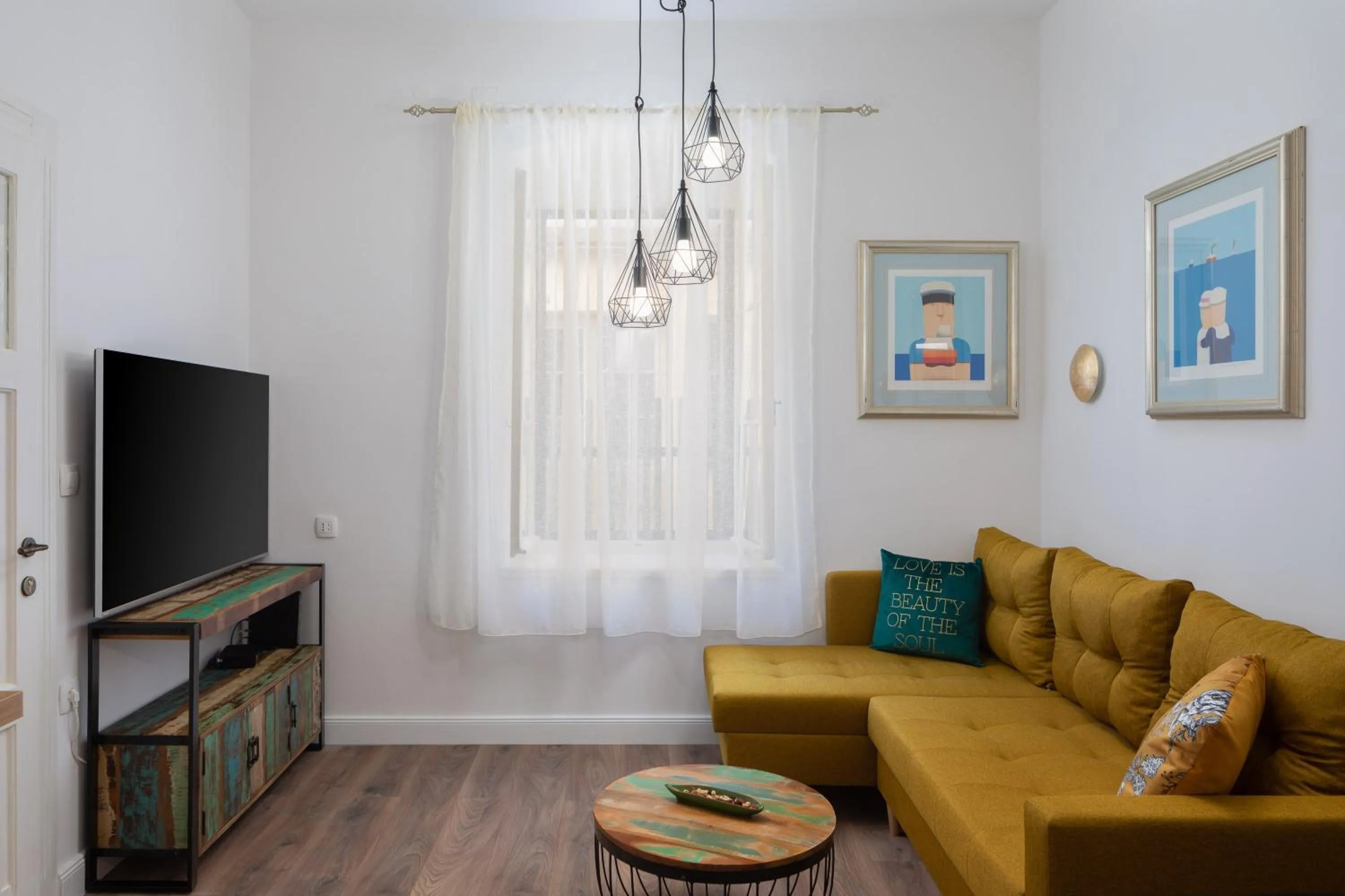 TV and multimedia in Luxury apartment Toni with patio in the heart of Split