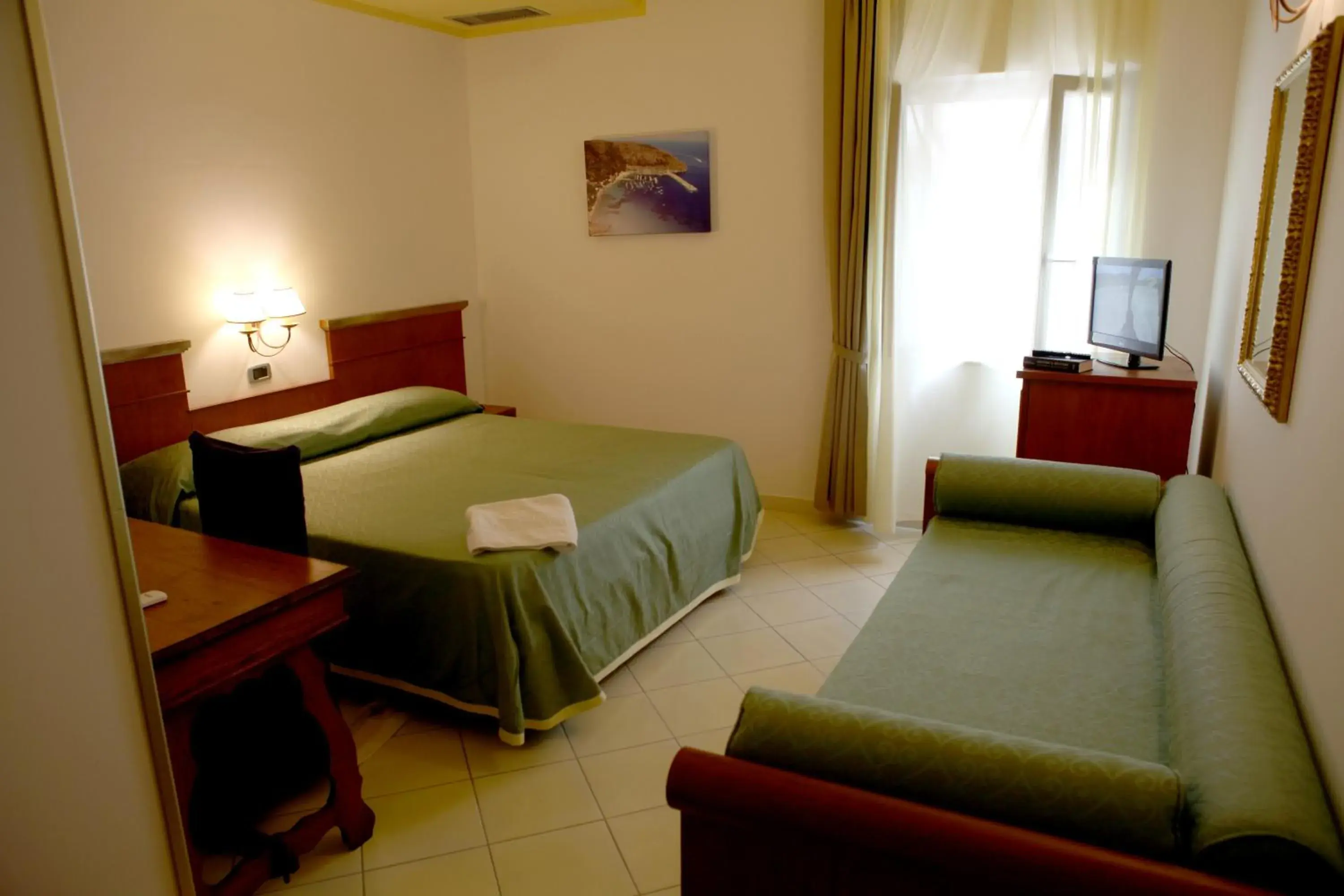 Triple Room - single occupancy in Hotel La Torre Triple Room - single occupancy in Hotel La Torre