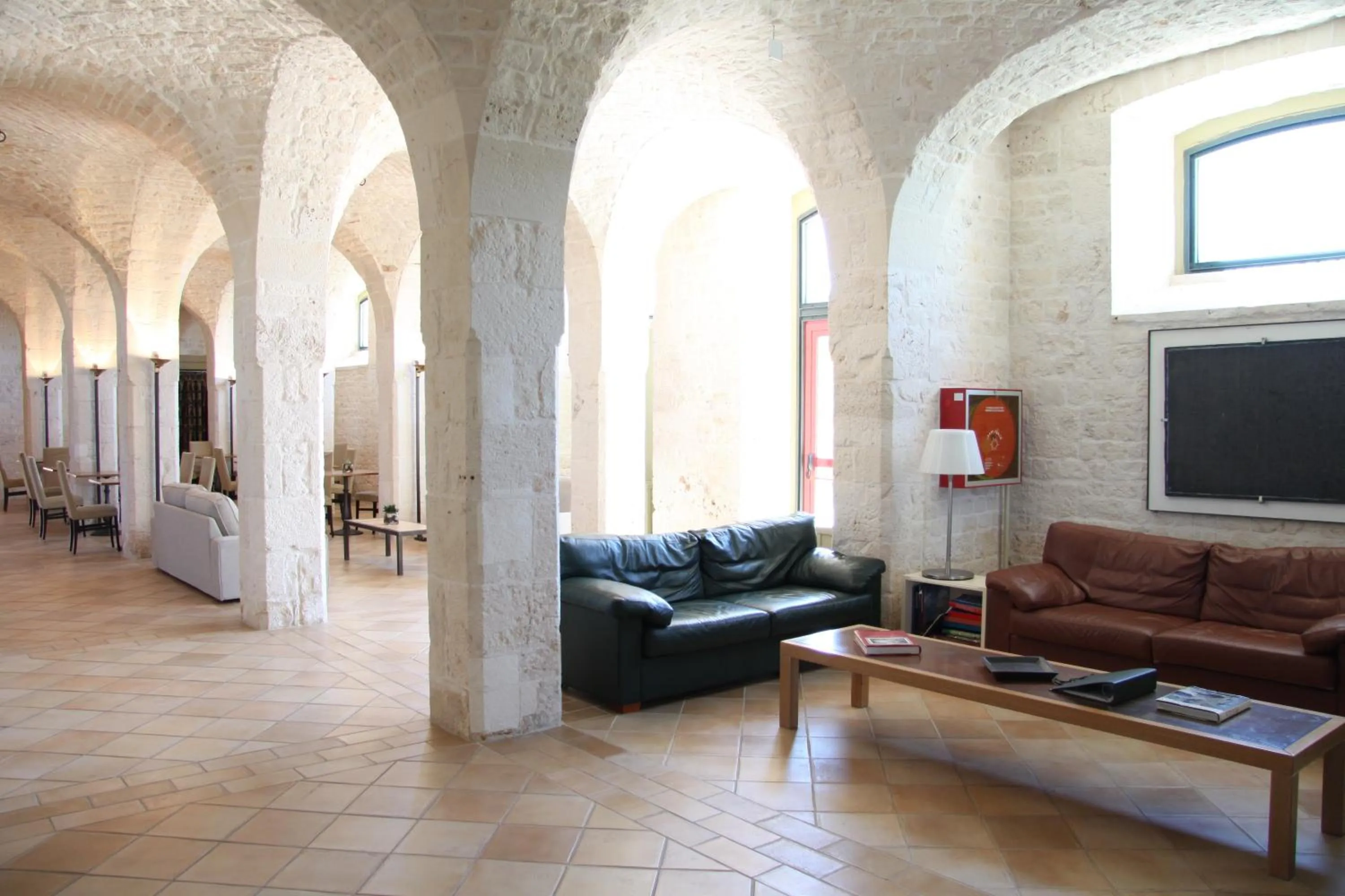 Communal lounge/ TV room in Apulia Victor Country Hotel