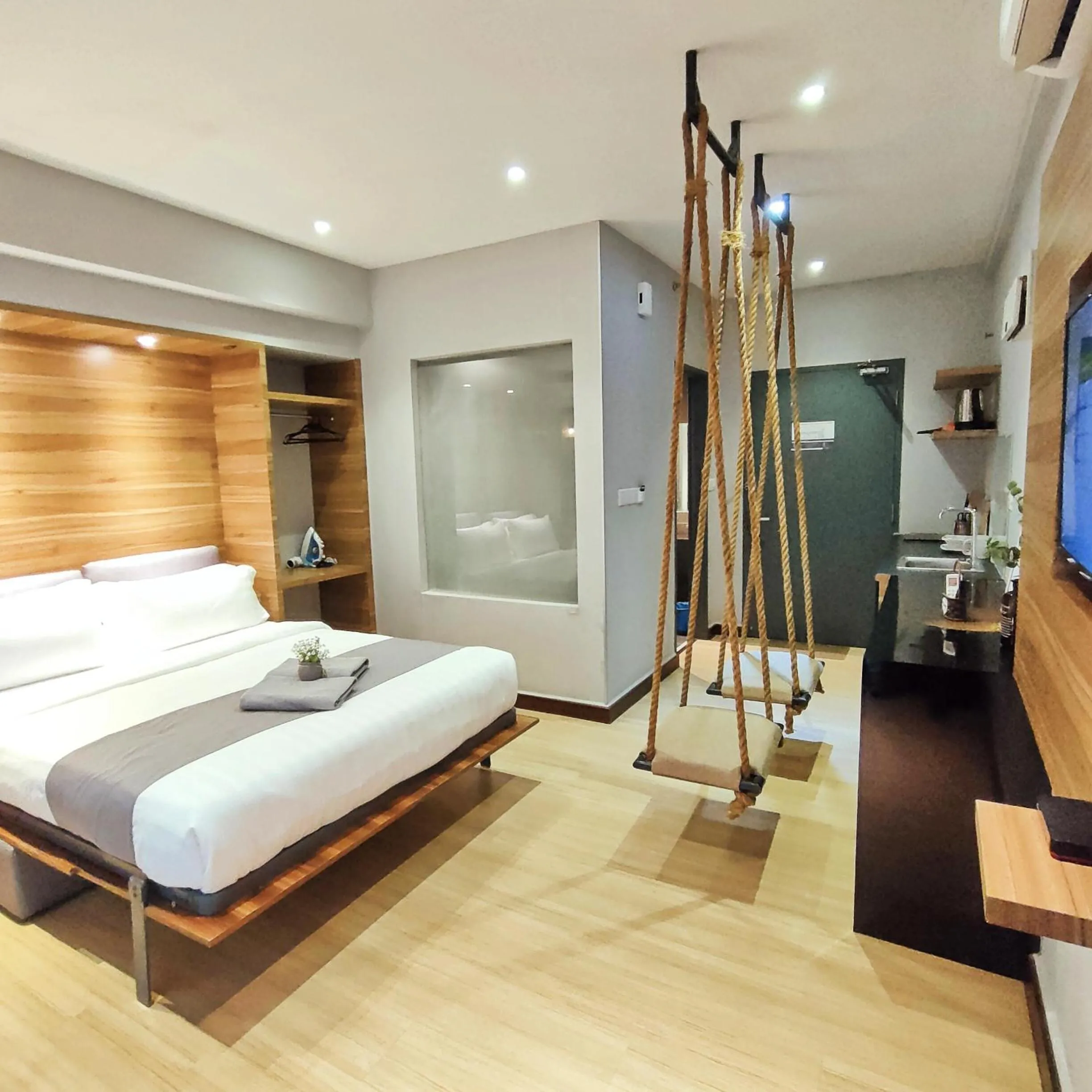Photo of the whole room, Bed in Owl Nest Suite' at aeropod sovo