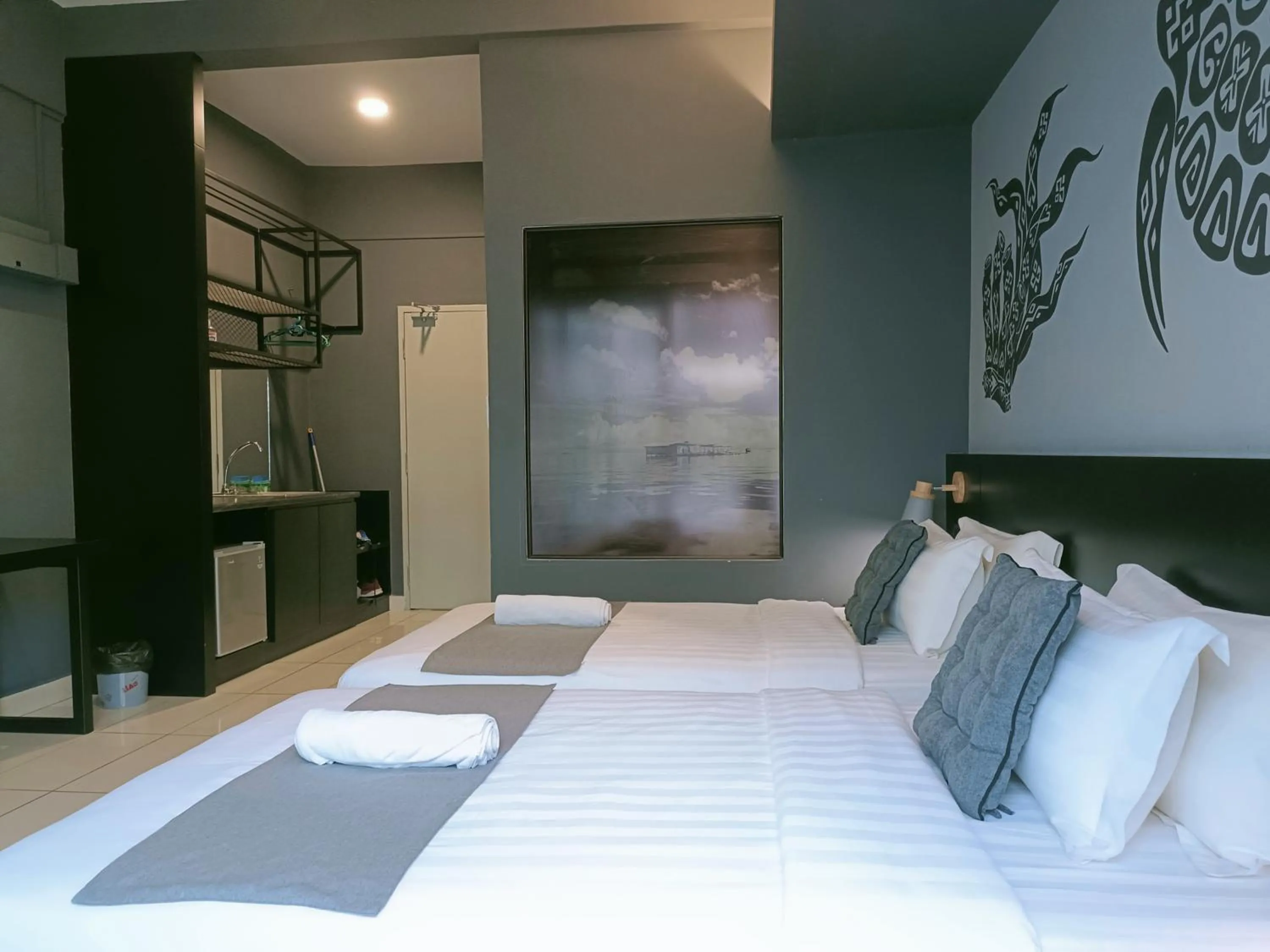 Photo of the whole room, Bed in Owl Nest Suite' at aeropod sovo