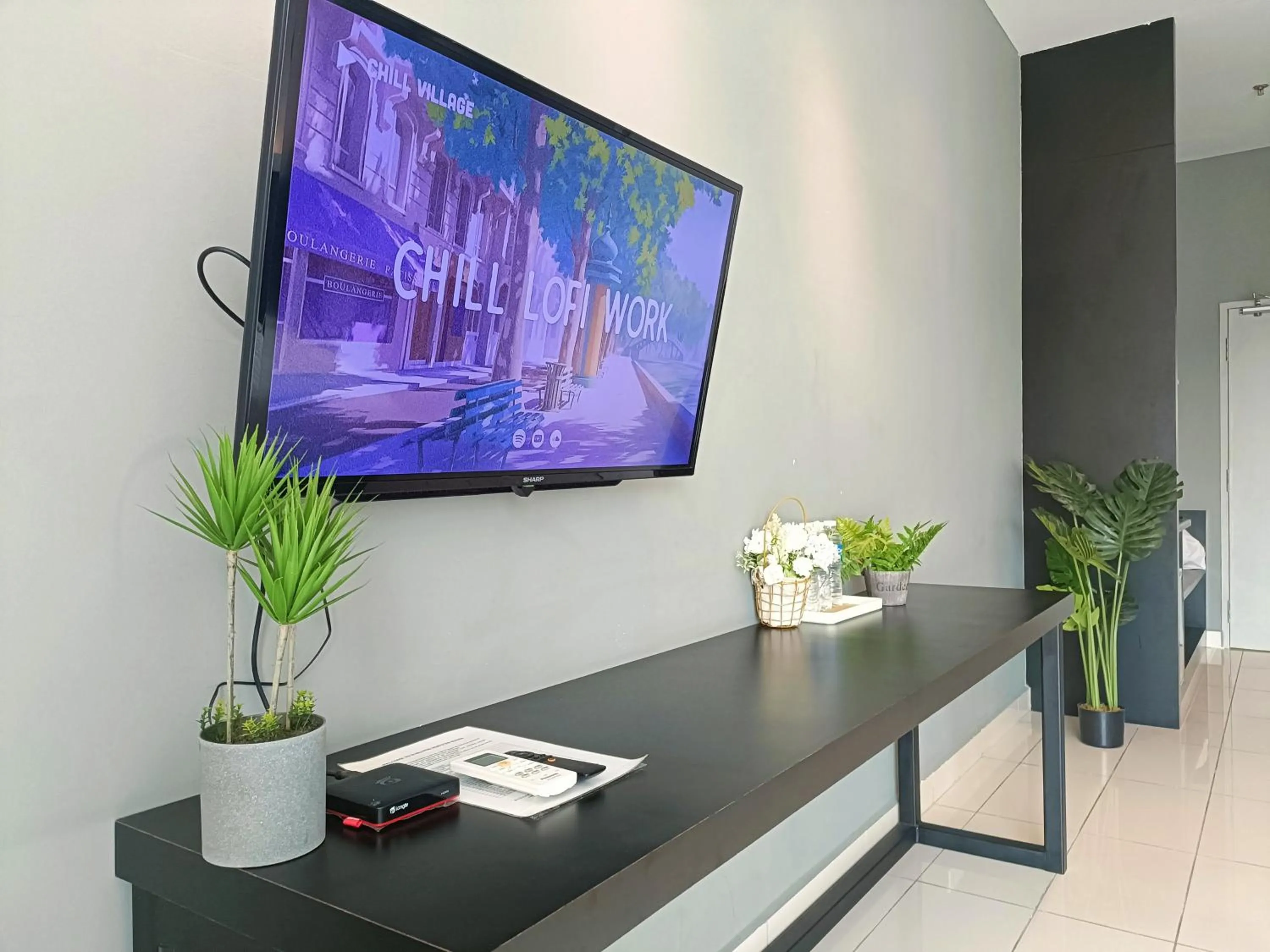 TV and multimedia in Owl Nest Suite' at aeropod sovo