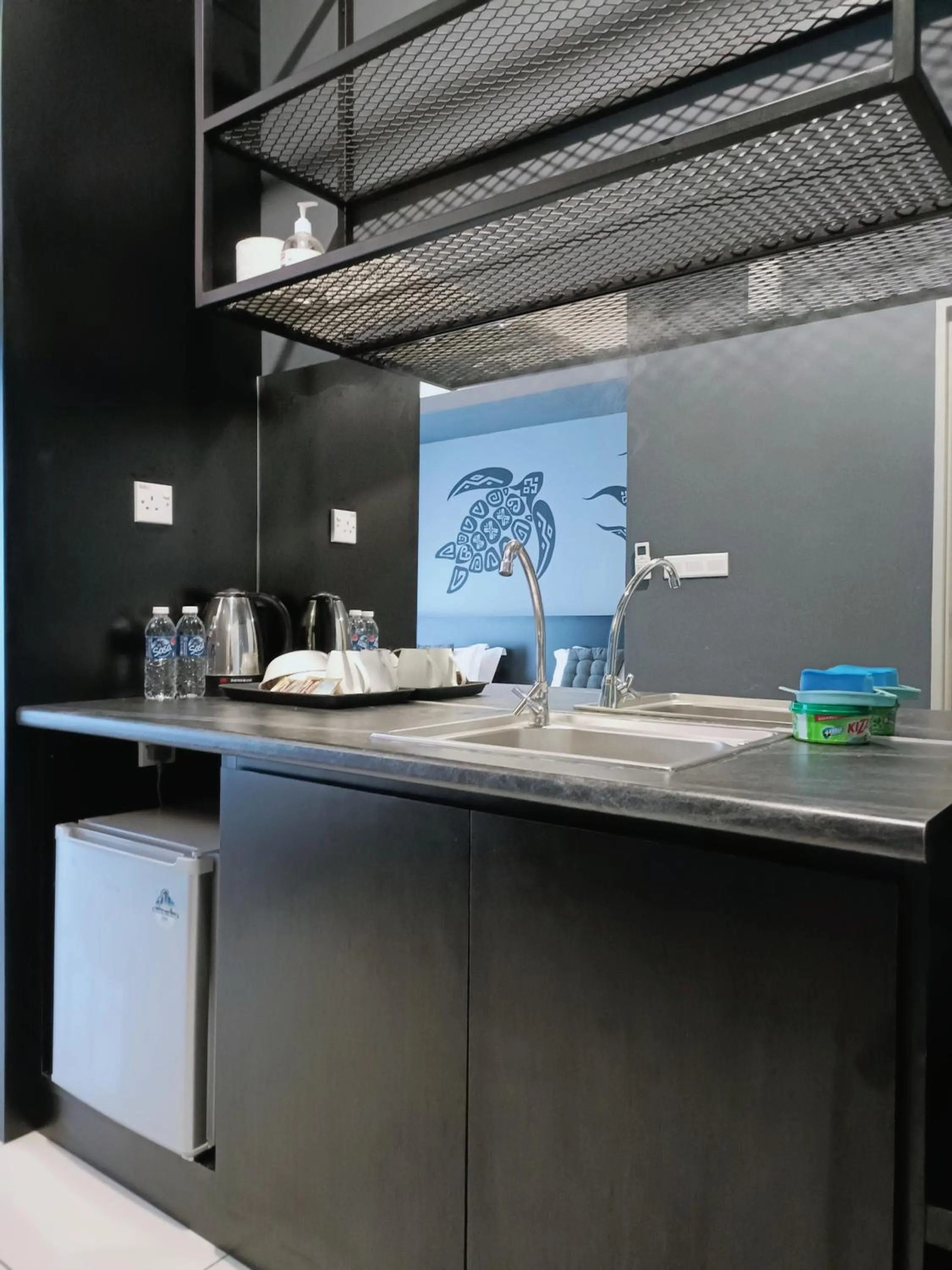 Kitchen or kitchenette in Owl Nest Suite' at aeropod sovo