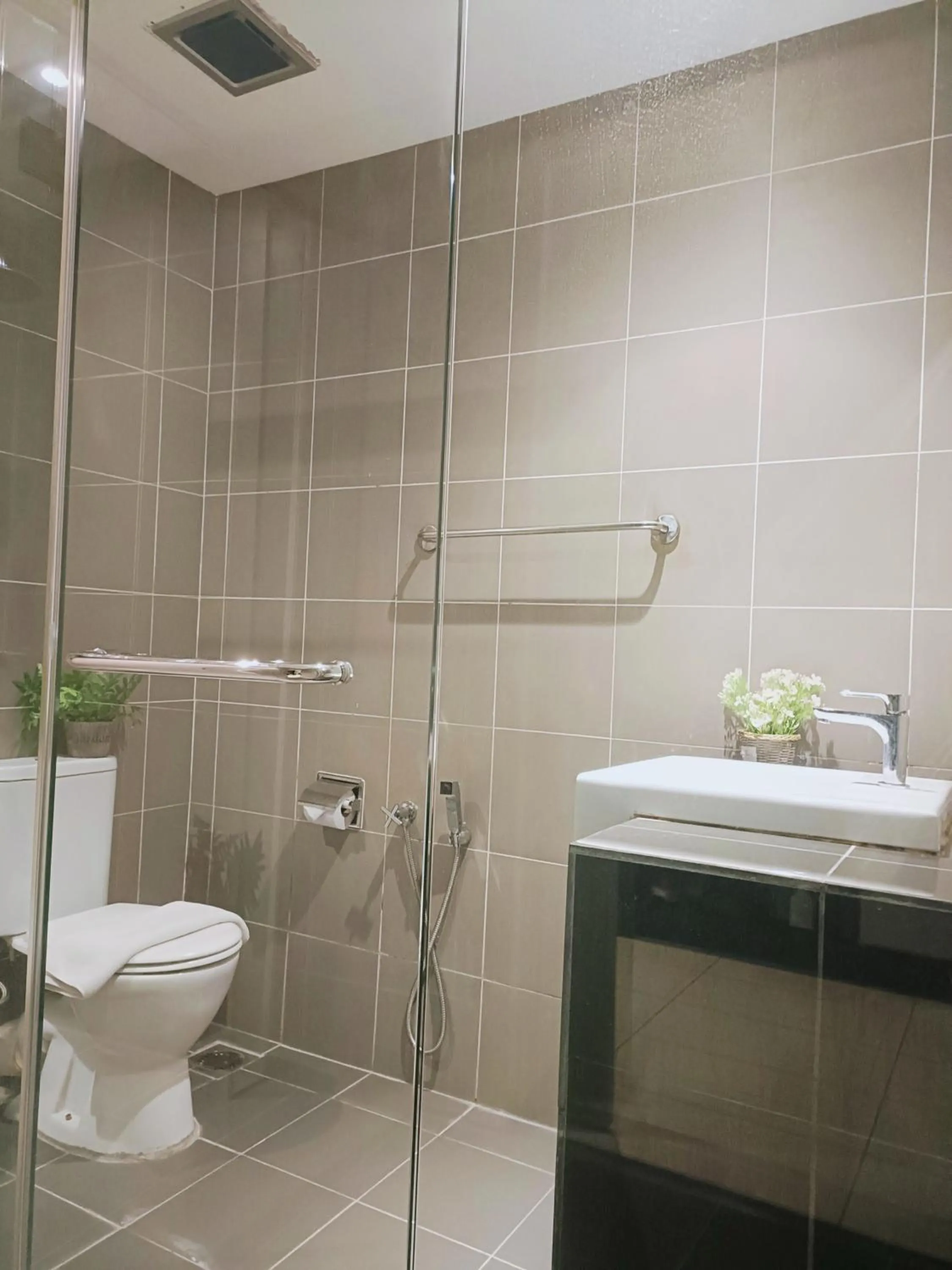 Toilet in Owl Nest Suite' at aeropod sovo