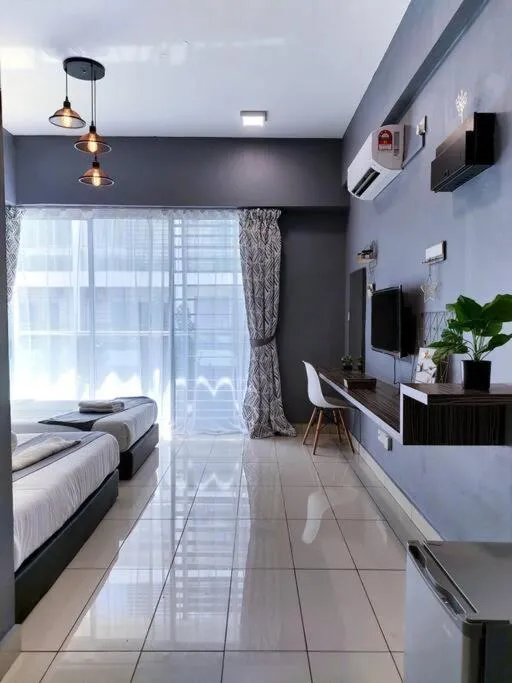 Seating area, Bed in Owl Nest Suite' at aeropod sovo