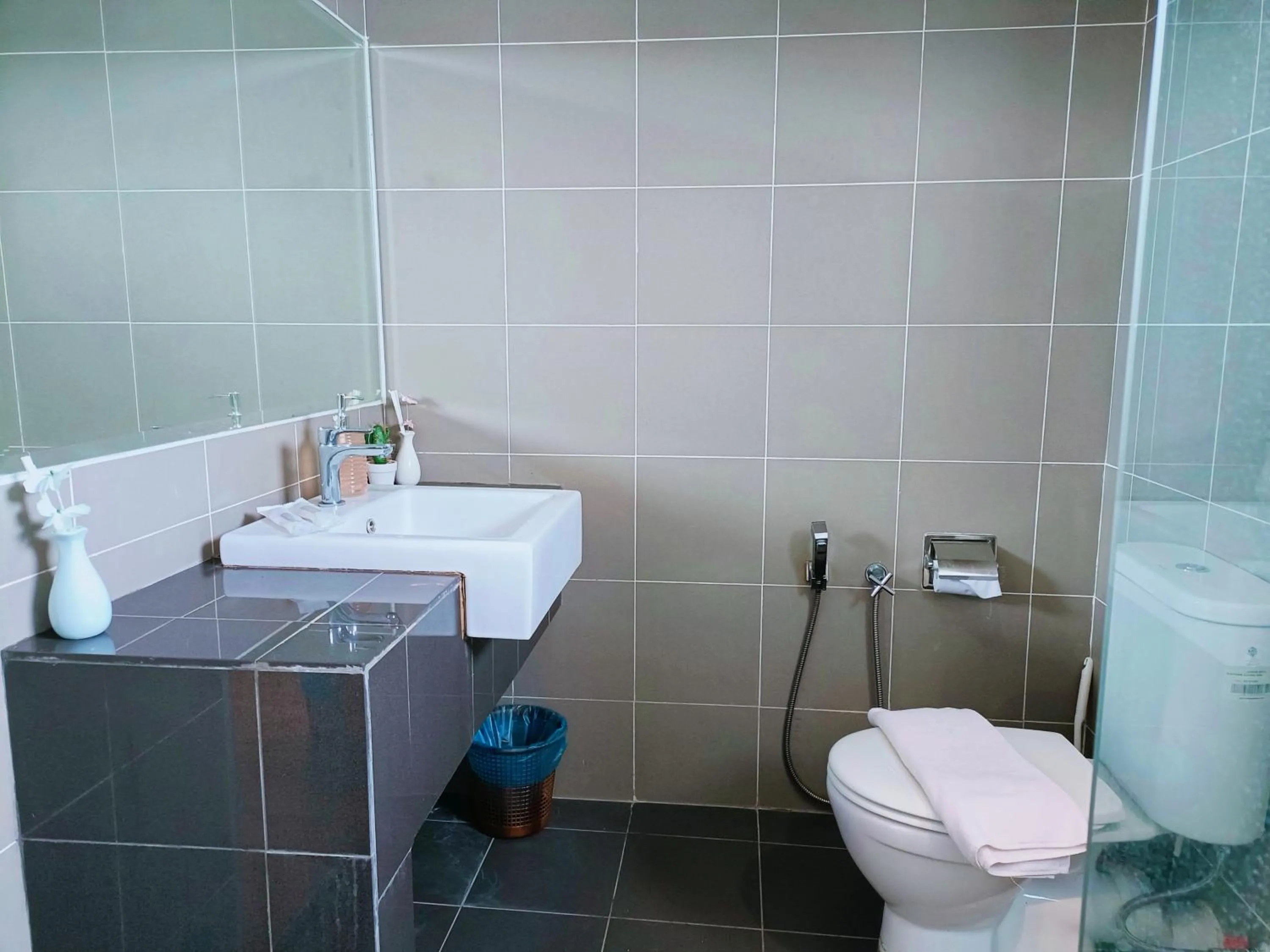Toilet in Owl Nest Suite' at aeropod sovo