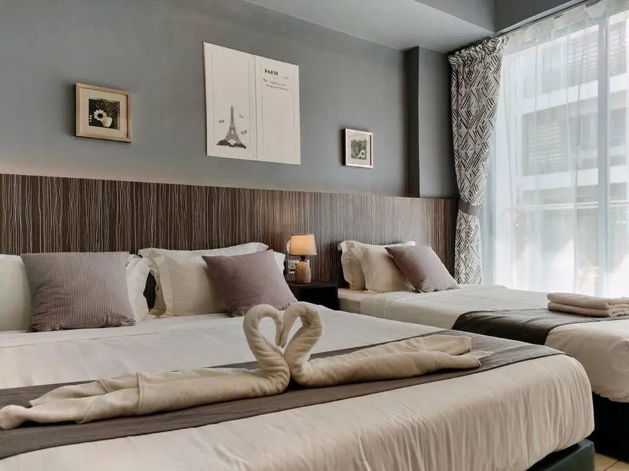 Bed in Owl Nest Suite' at aeropod sovo