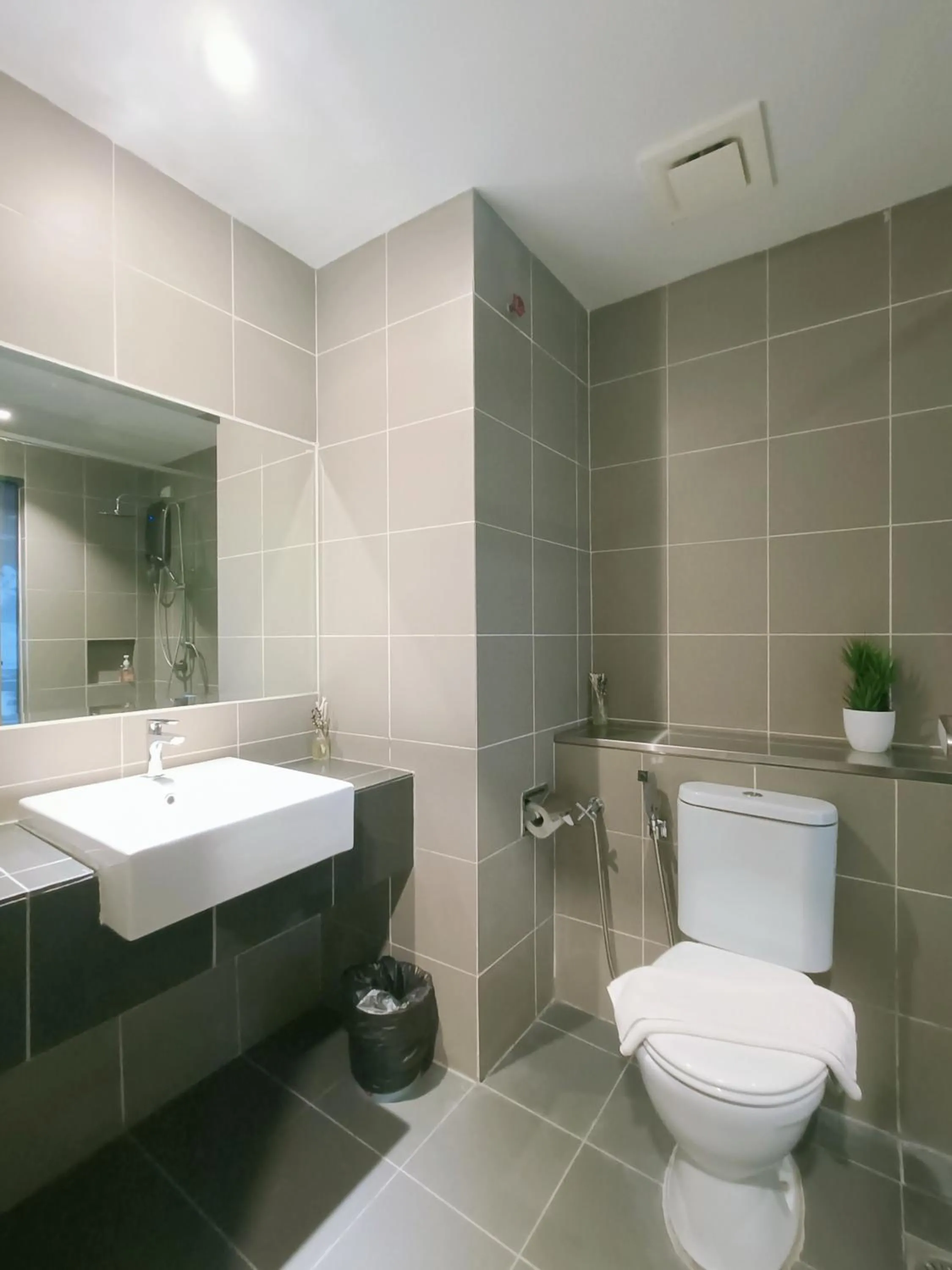 Toilet in Owl Nest Suite' at aeropod sovo