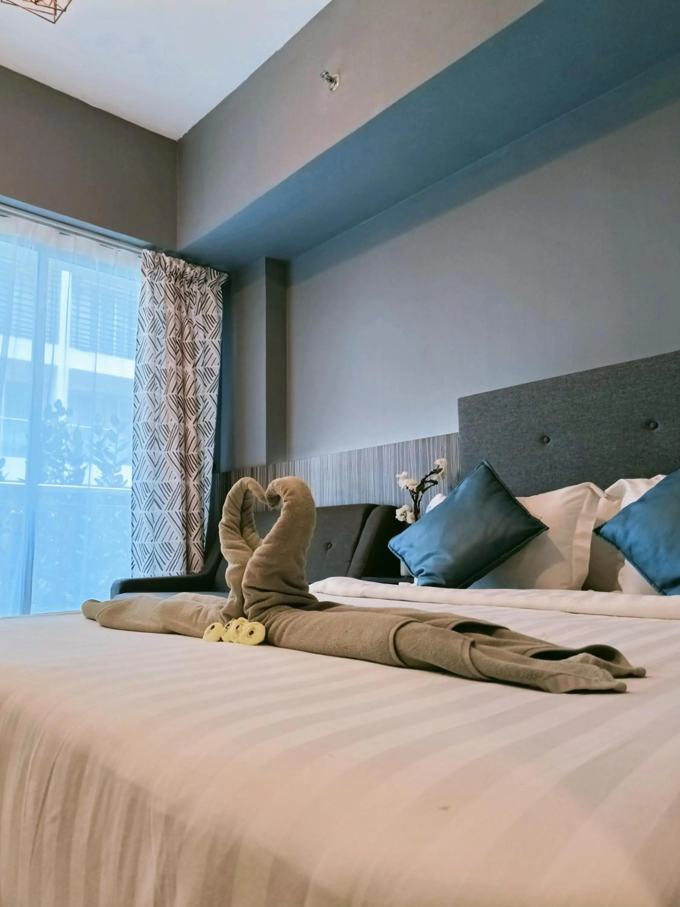 Bedroom, Bed in Owl Nest Suite' at aeropod sovo
