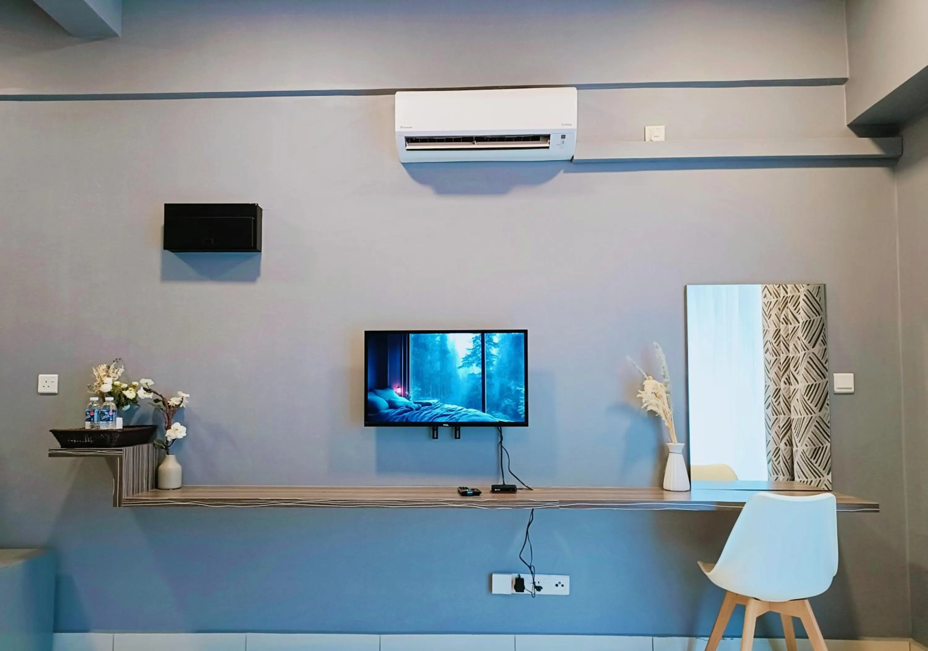 TV and multimedia in Owl Nest Suite' at aeropod sovo