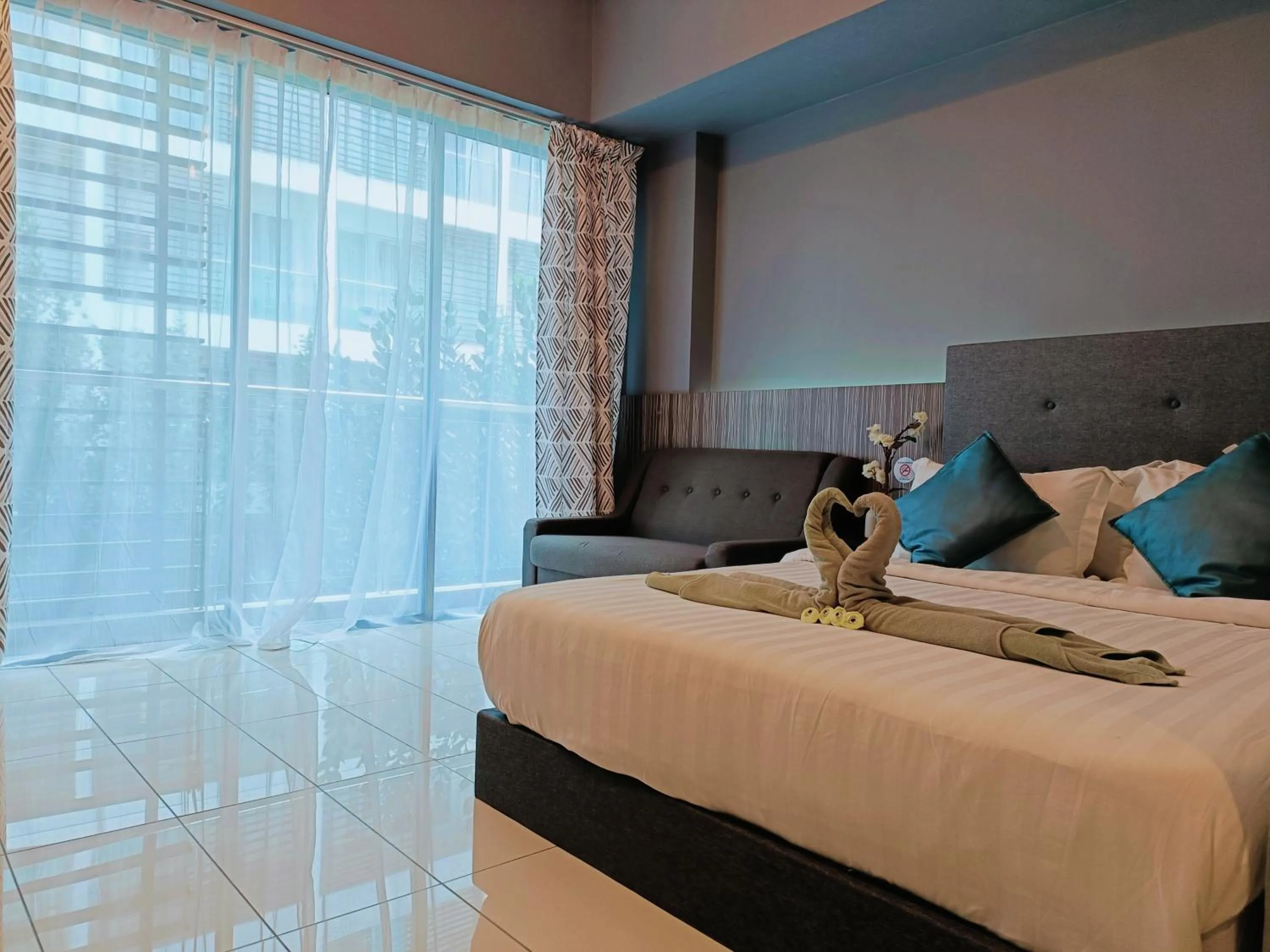 Bed in Owl Nest Suite' at aeropod sovo