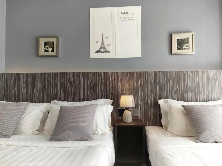 Bed in Owl Nest Suite' at aeropod sovo
