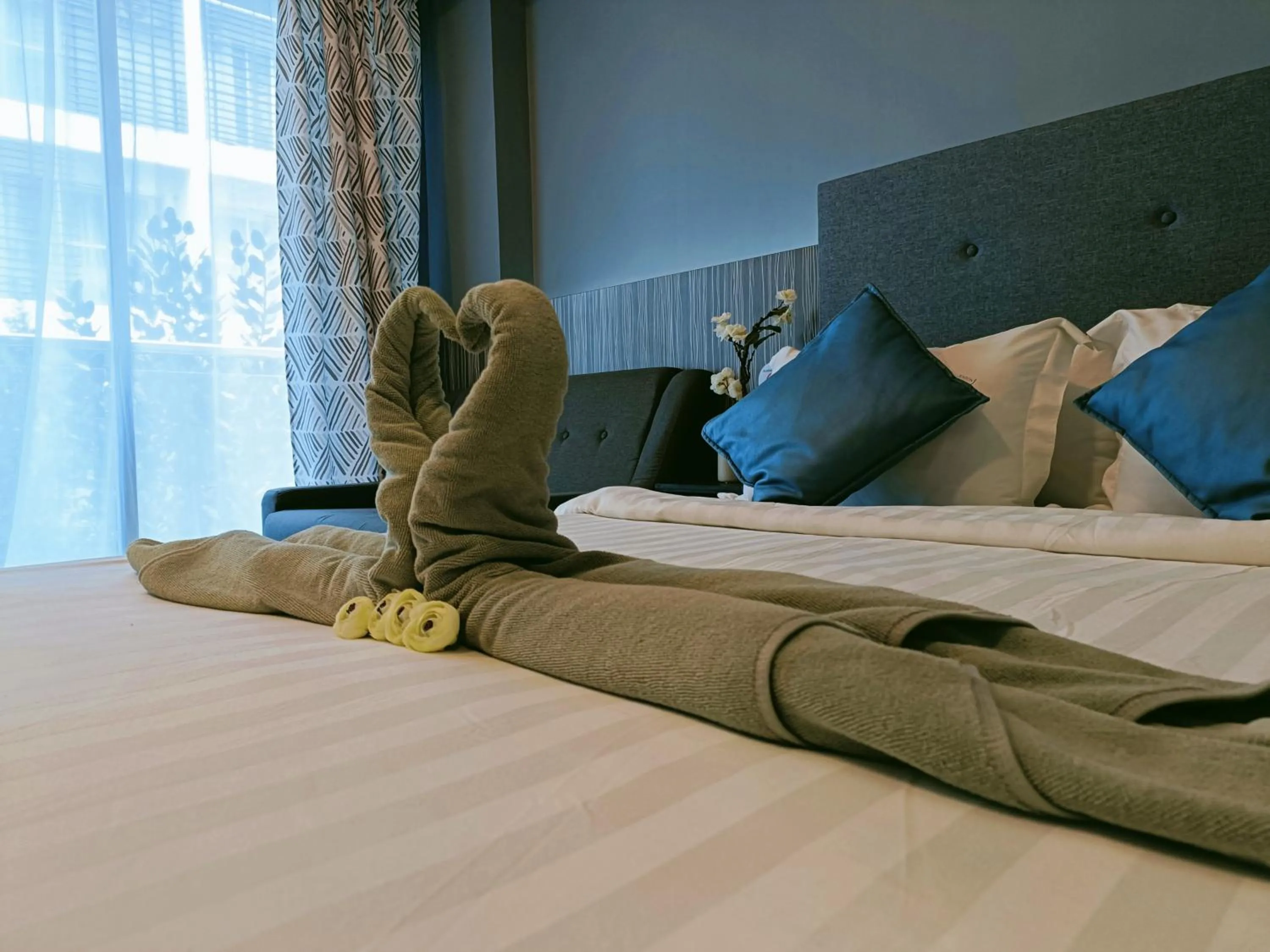 Bed in Owl Nest Suite' at aeropod sovo