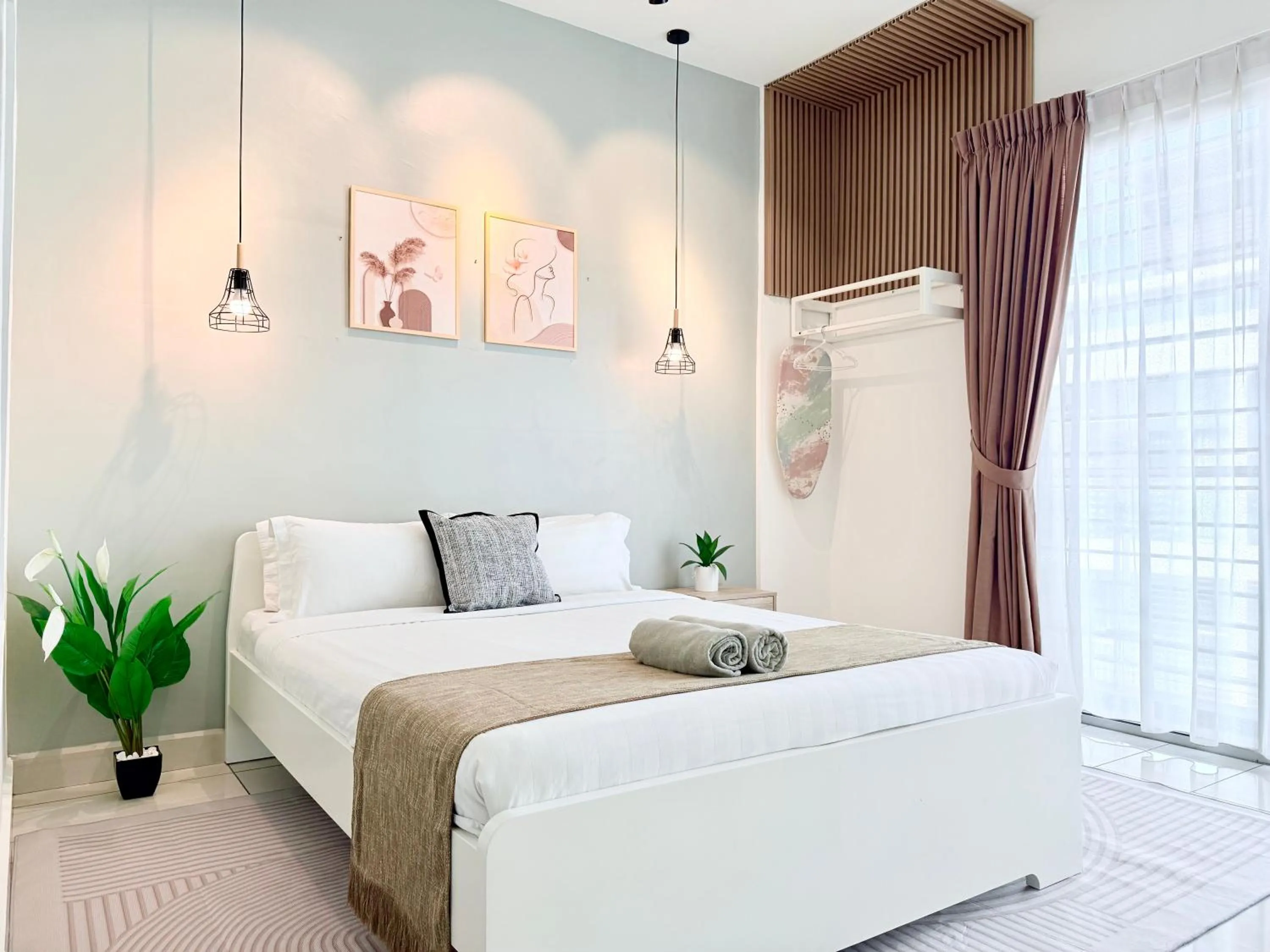 Bed in Owl Nest Suite' at aeropod sovo
