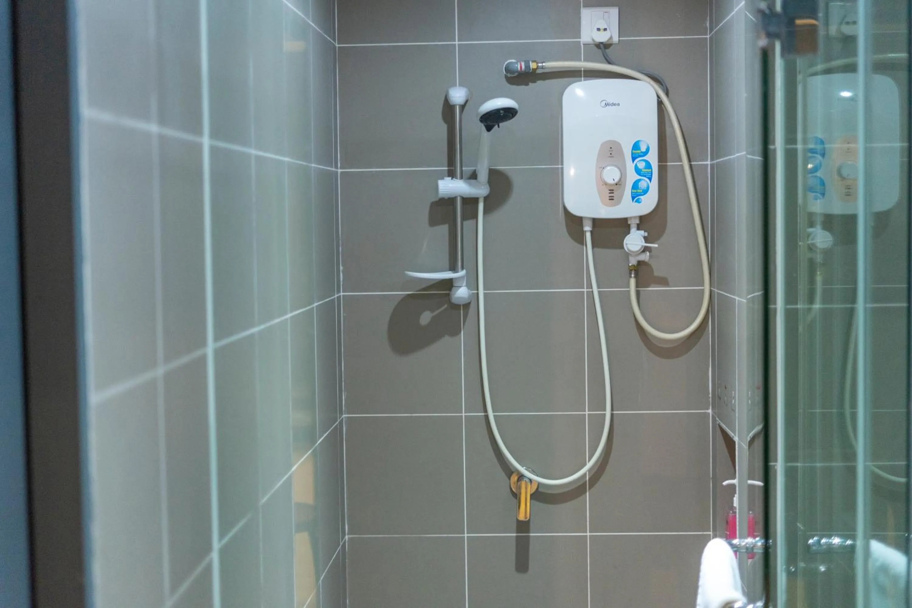 Bathroom in Owl Nest Suite' at aeropod sovo
