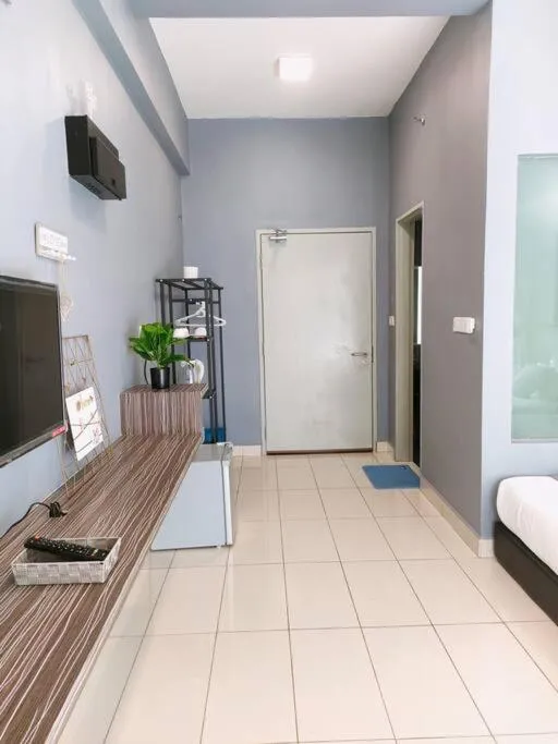 Photo of the whole room, Bed in Owl Nest Suite' at aeropod sovo