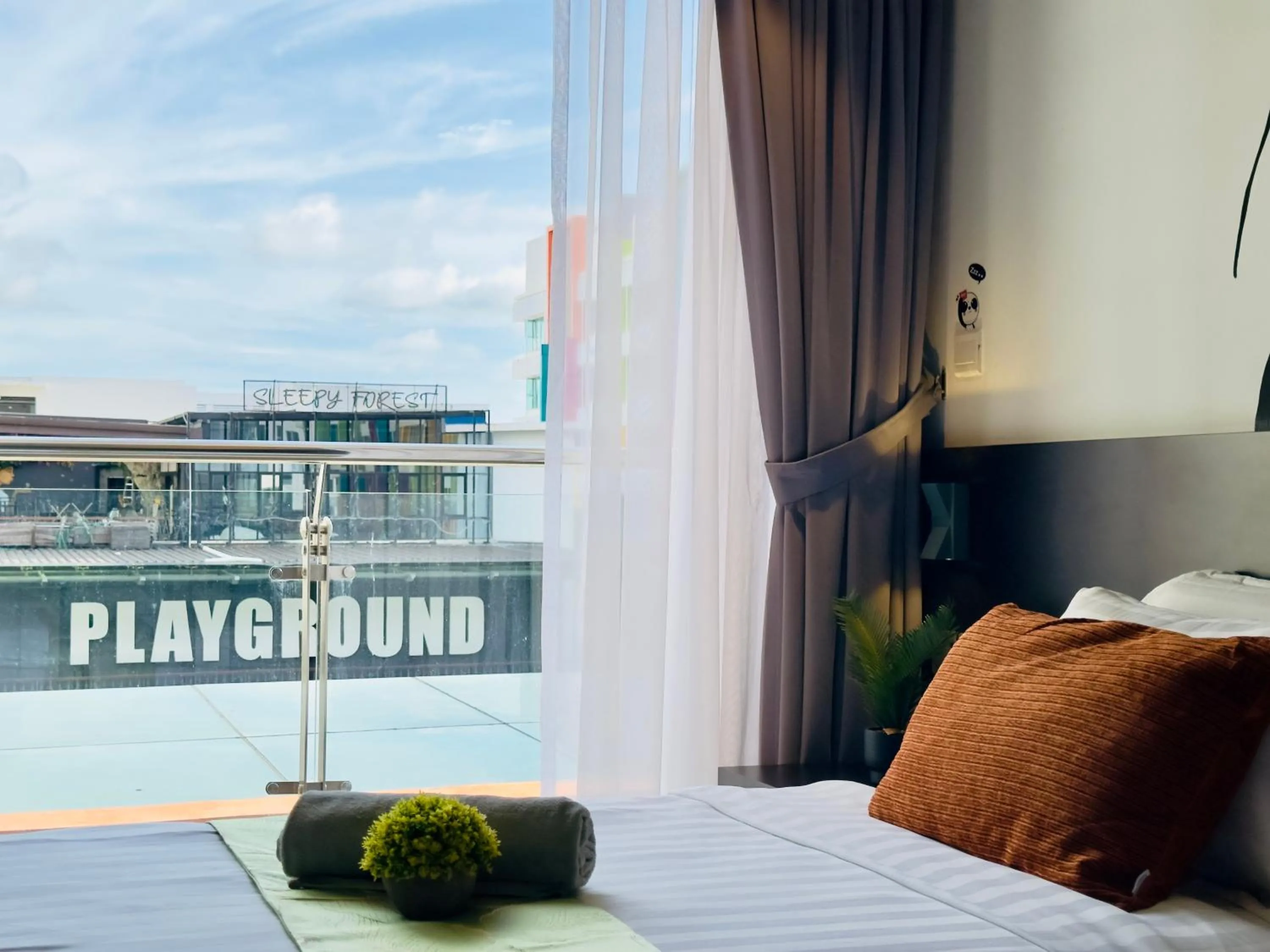 Bed in Owl Nest Suite' at aeropod sovo