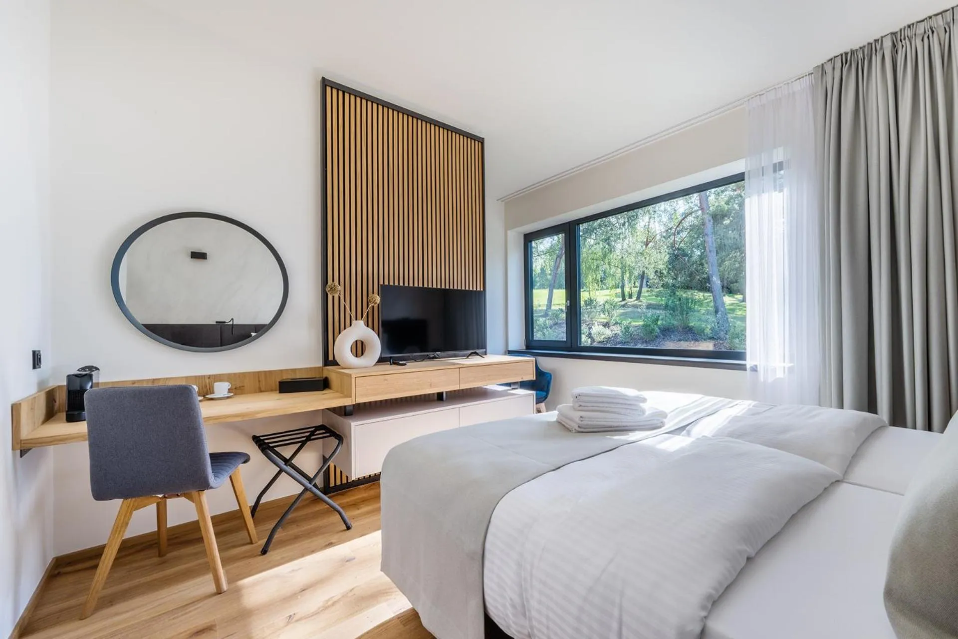 Property building, Bed in Vista Resort Prague