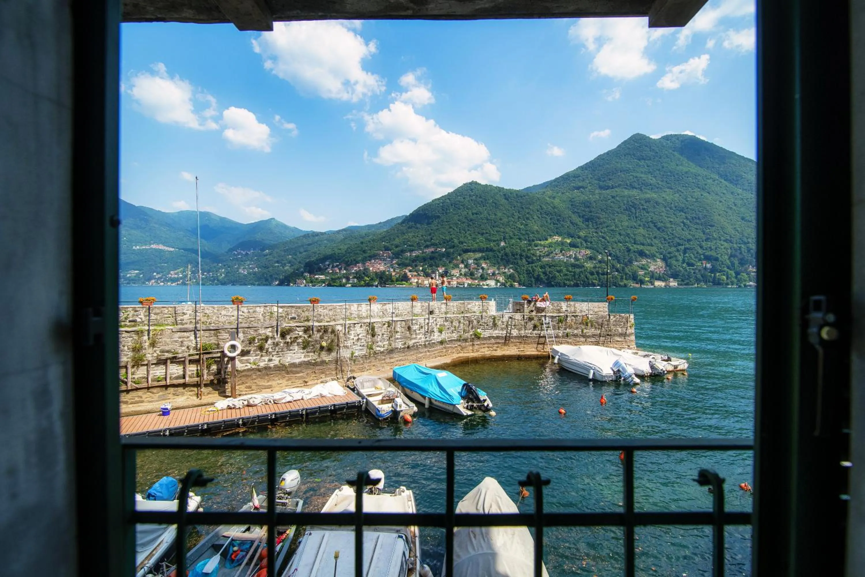 Acqua - by MyHomeinComo