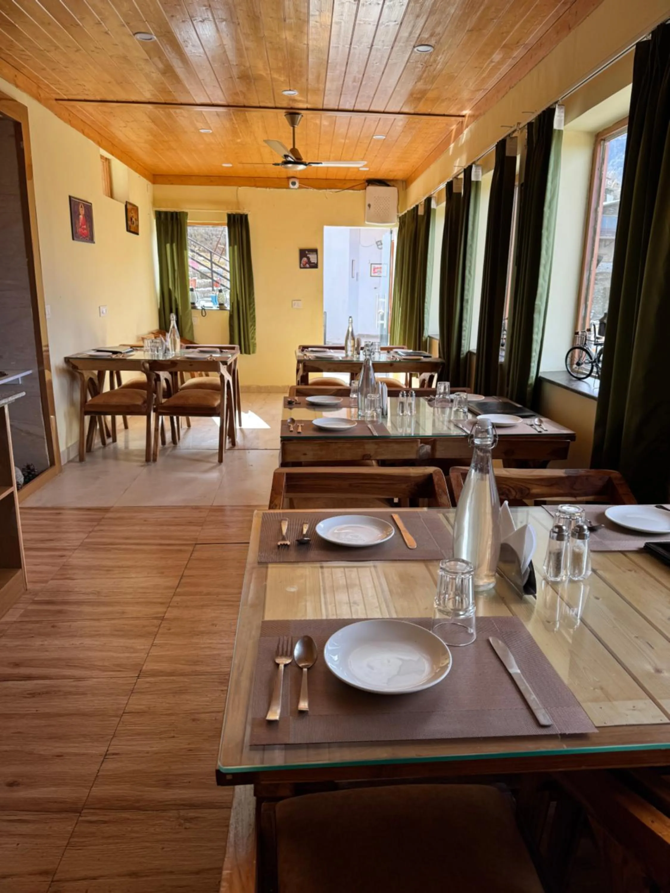 Restaurant/places to eat in The Vintage Hill Village - Himalayan Boutique Resort