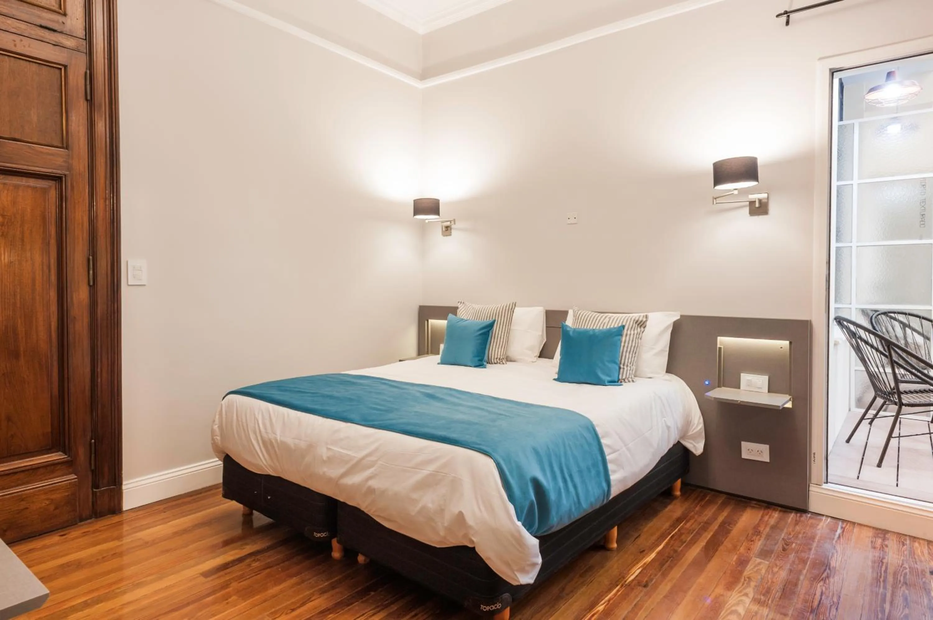 Photo of the whole room, Bed in Sarmiento Flats