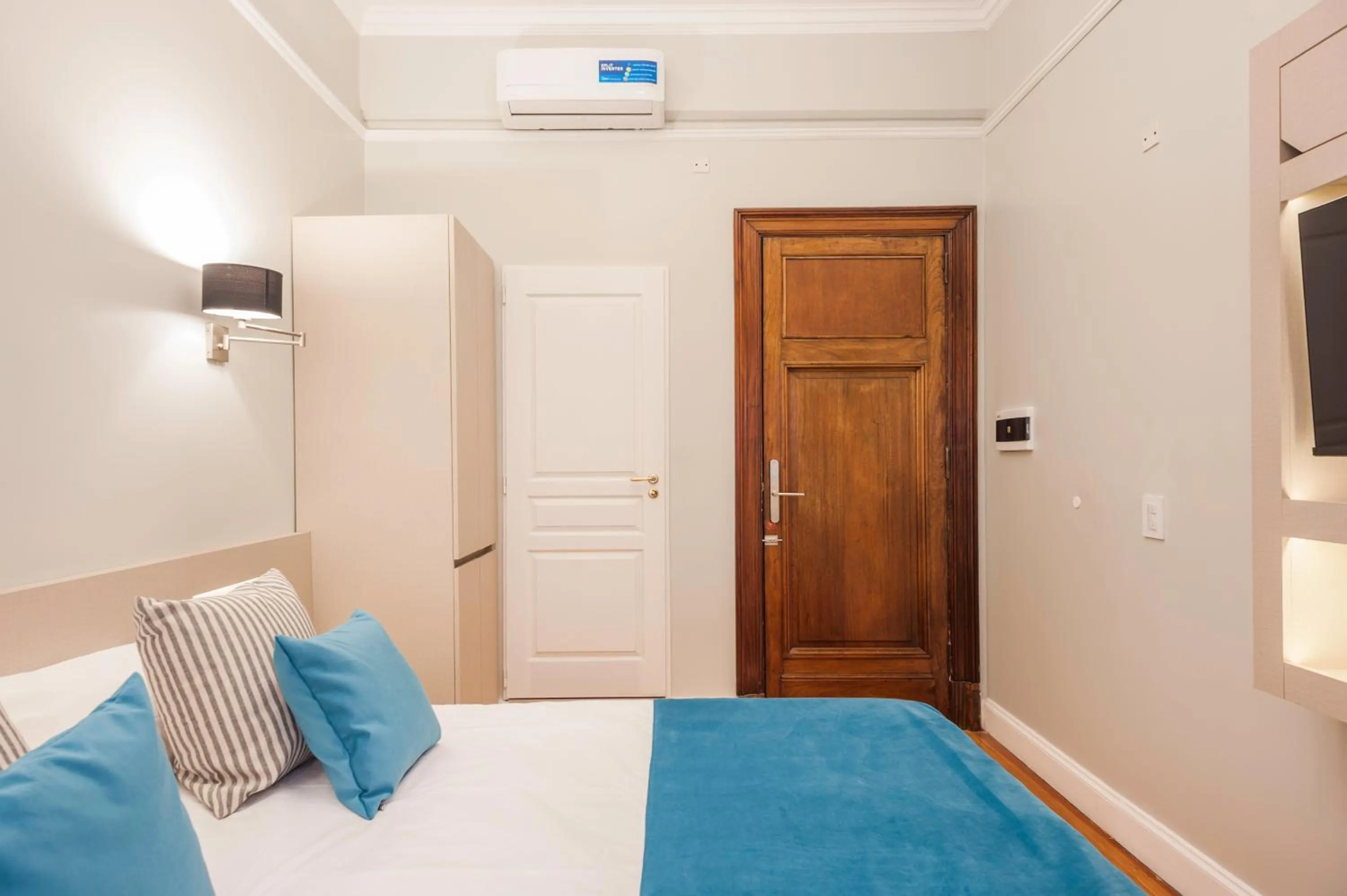 Bedroom, Bed in Sarmiento Flats