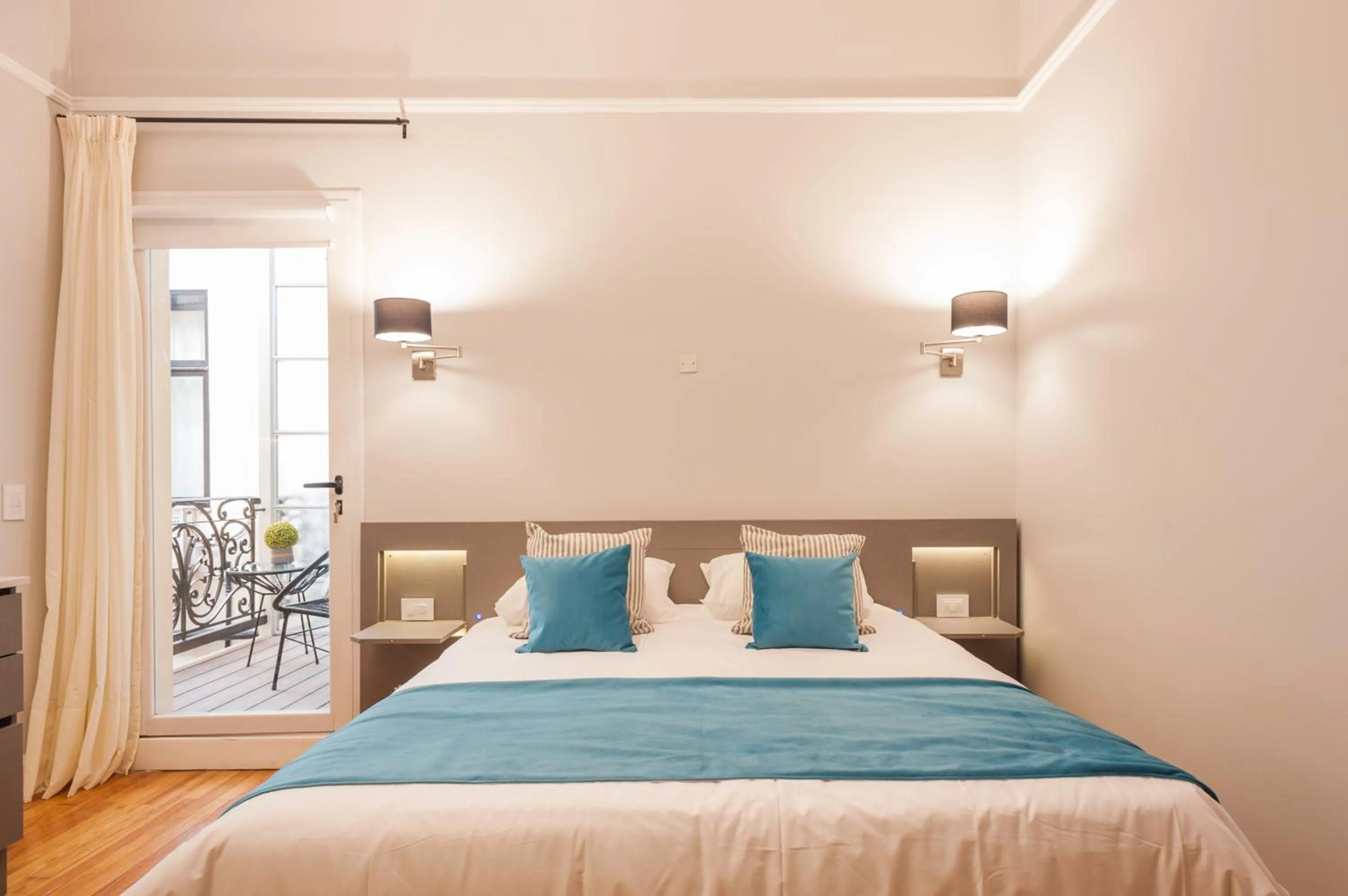 Photo of the whole room, Bed in Sarmiento Flats