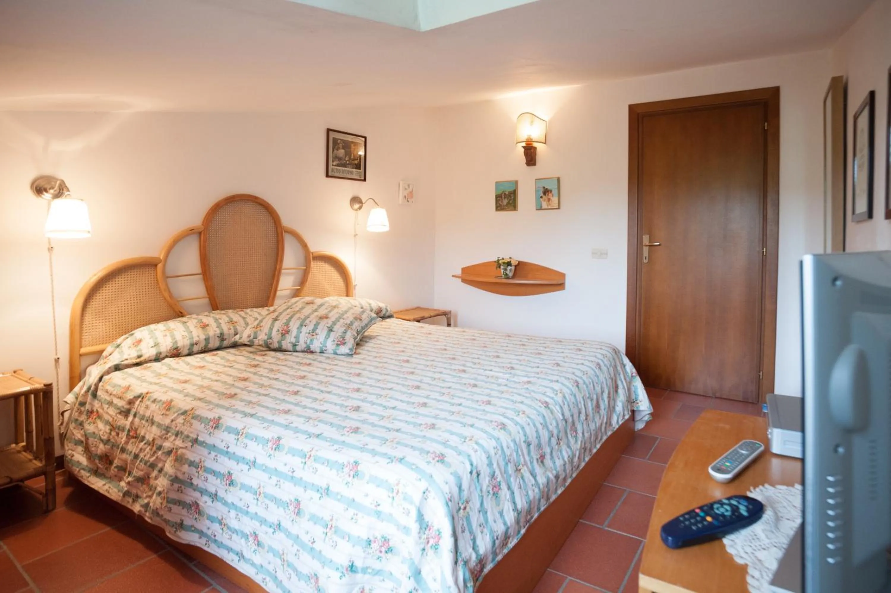 Photo of the whole room, Bed in La Finestra sul Lago