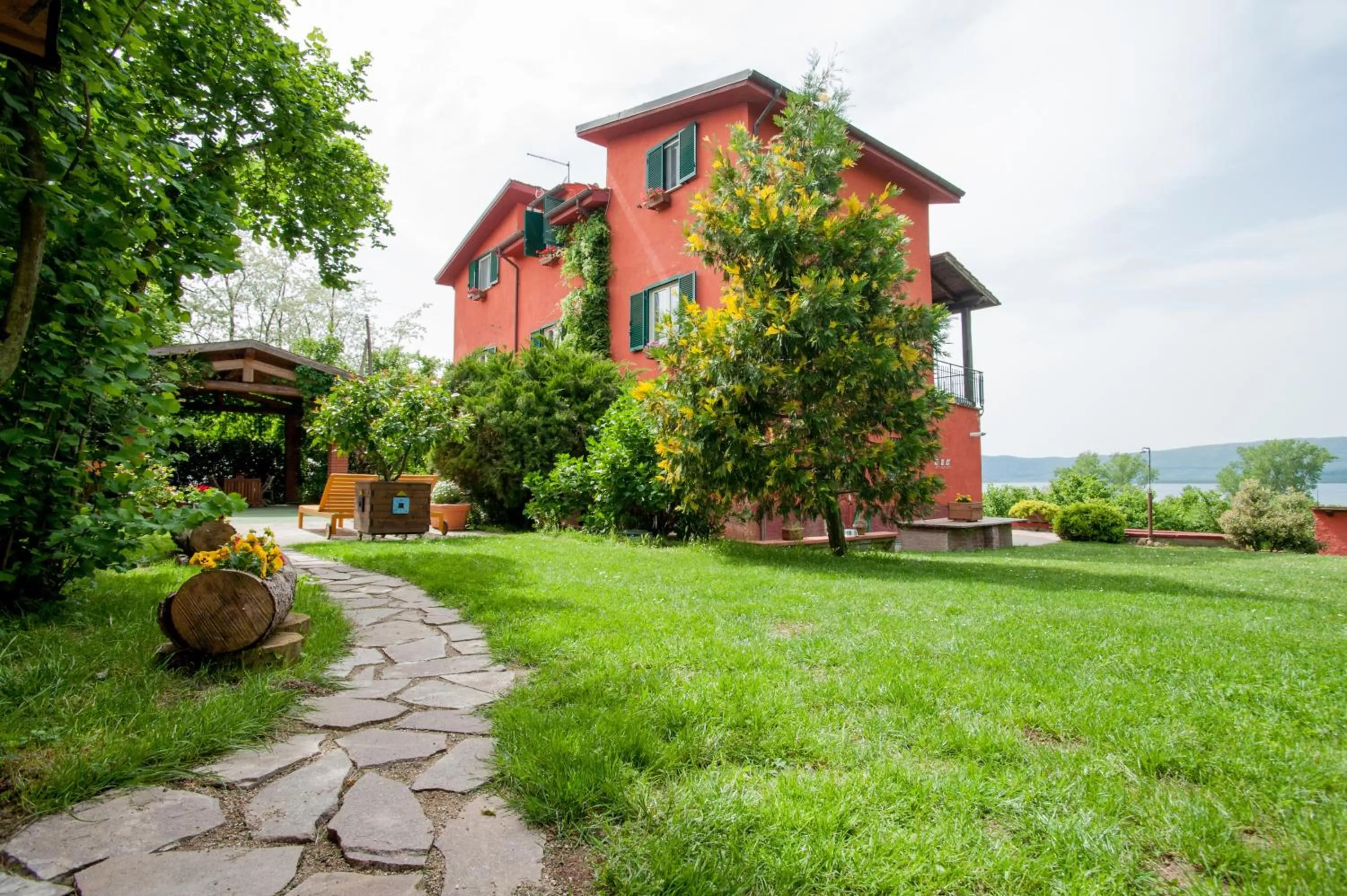 Property building in La Finestra sul Lago
