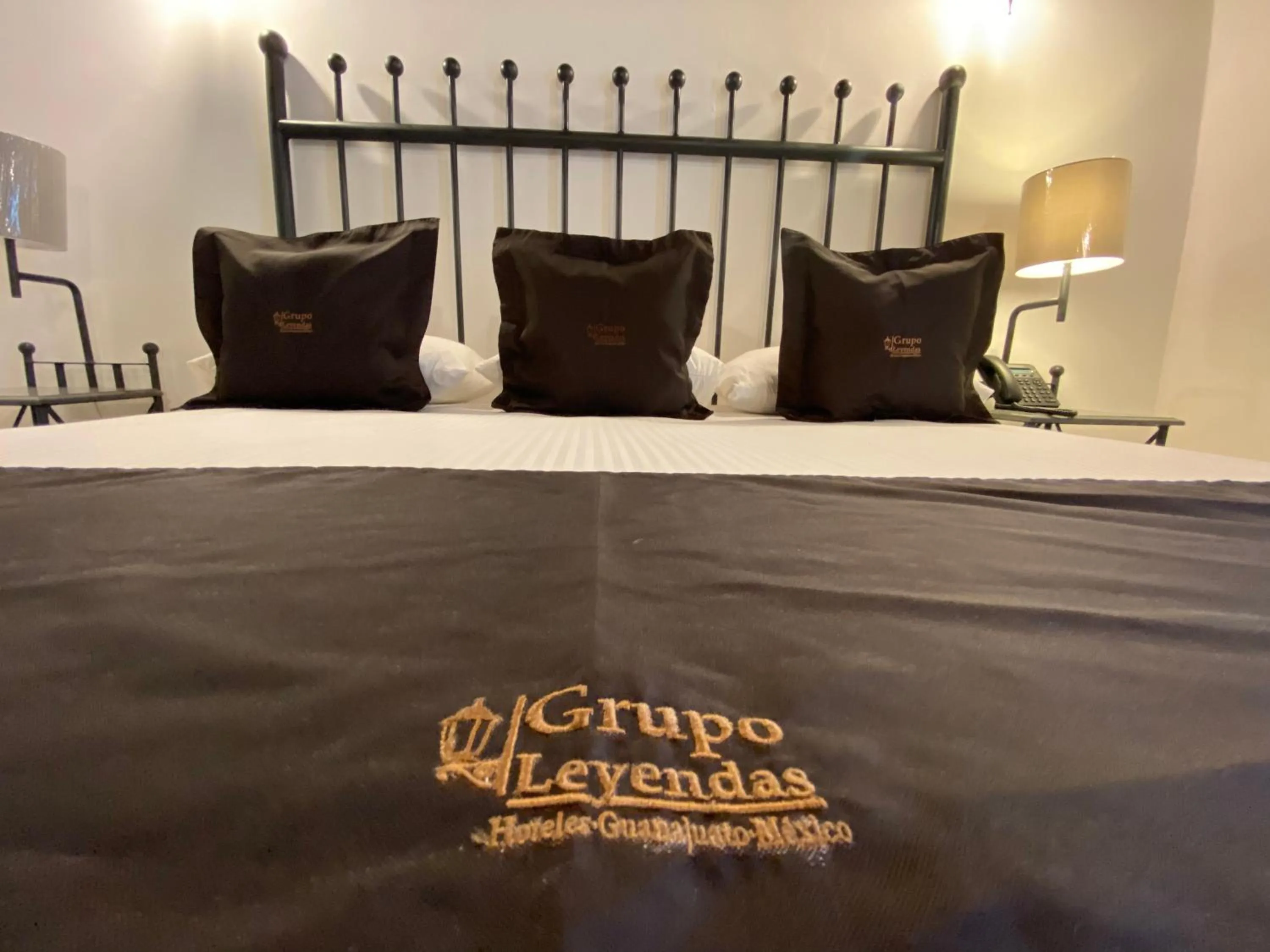 Bed in Hotel Plata Condesa