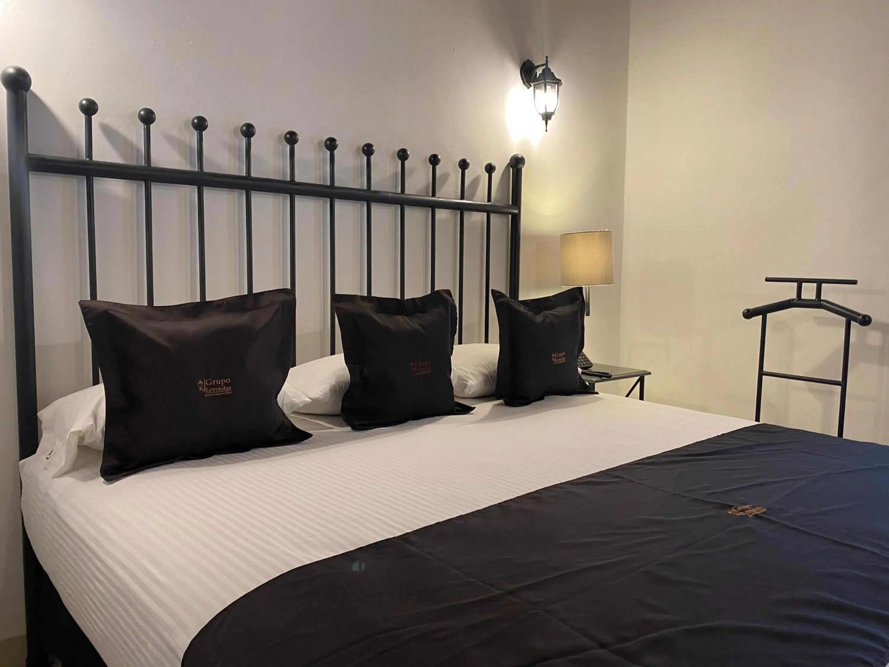 Bed in Hotel Plata Condesa