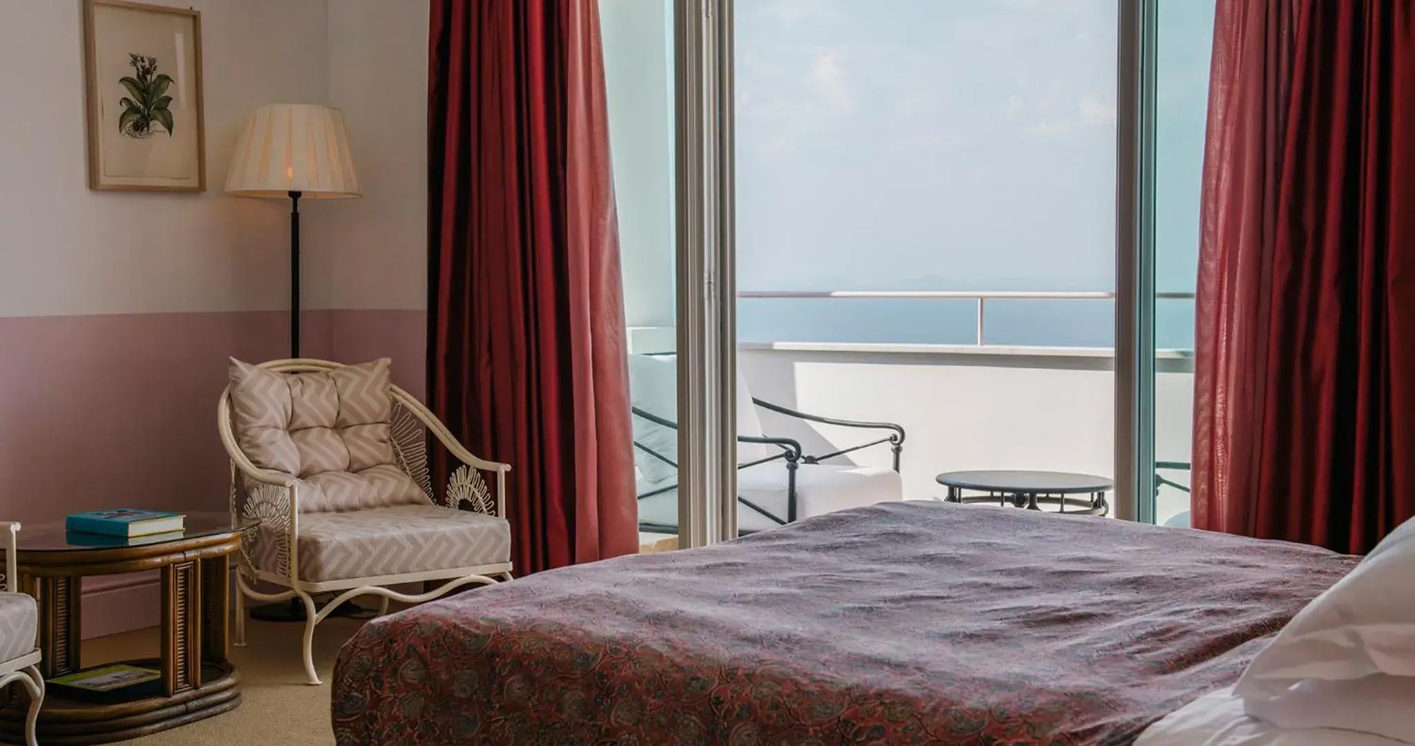 Large Double Room with Sea view in Il Capri Hotel Large Double Room with Sea view in Il Capri Hotel