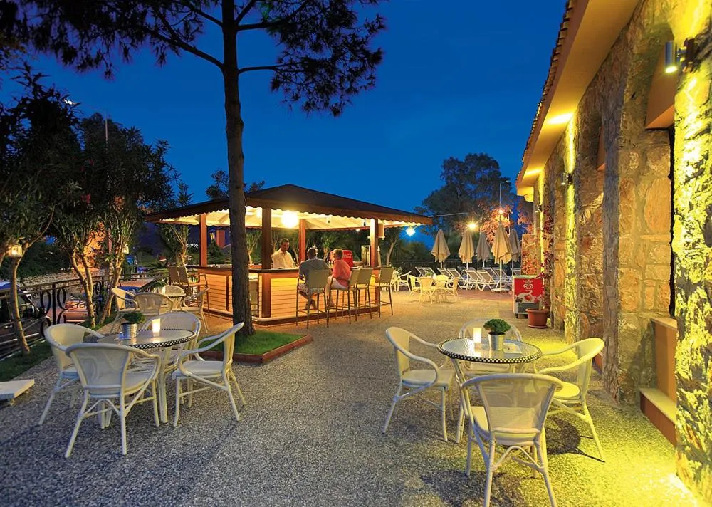 Restaurant/places to eat in Fortuna Beach Hotel