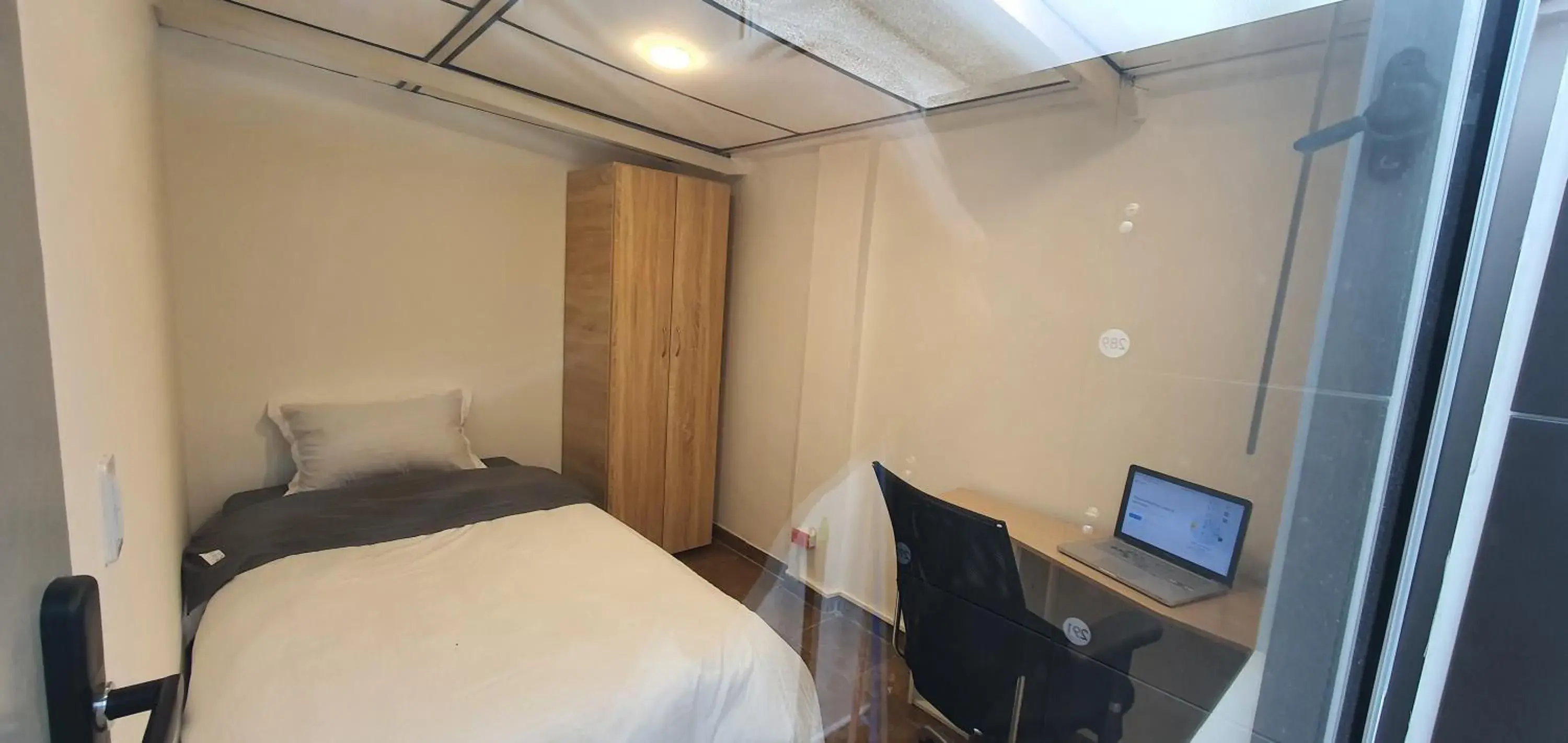 Standard Single Room with Shared Bathroom - single occupancy in Portal Norte 170 ACOGEDORAS HABITACIONES CON TODOS LOS SERVICIOS Standard Single Room with Shared Bathroom - single occupancy in Portal Norte 170 ACOGEDORAS HABITACIONES CON TODOS LOS SERVICIOS