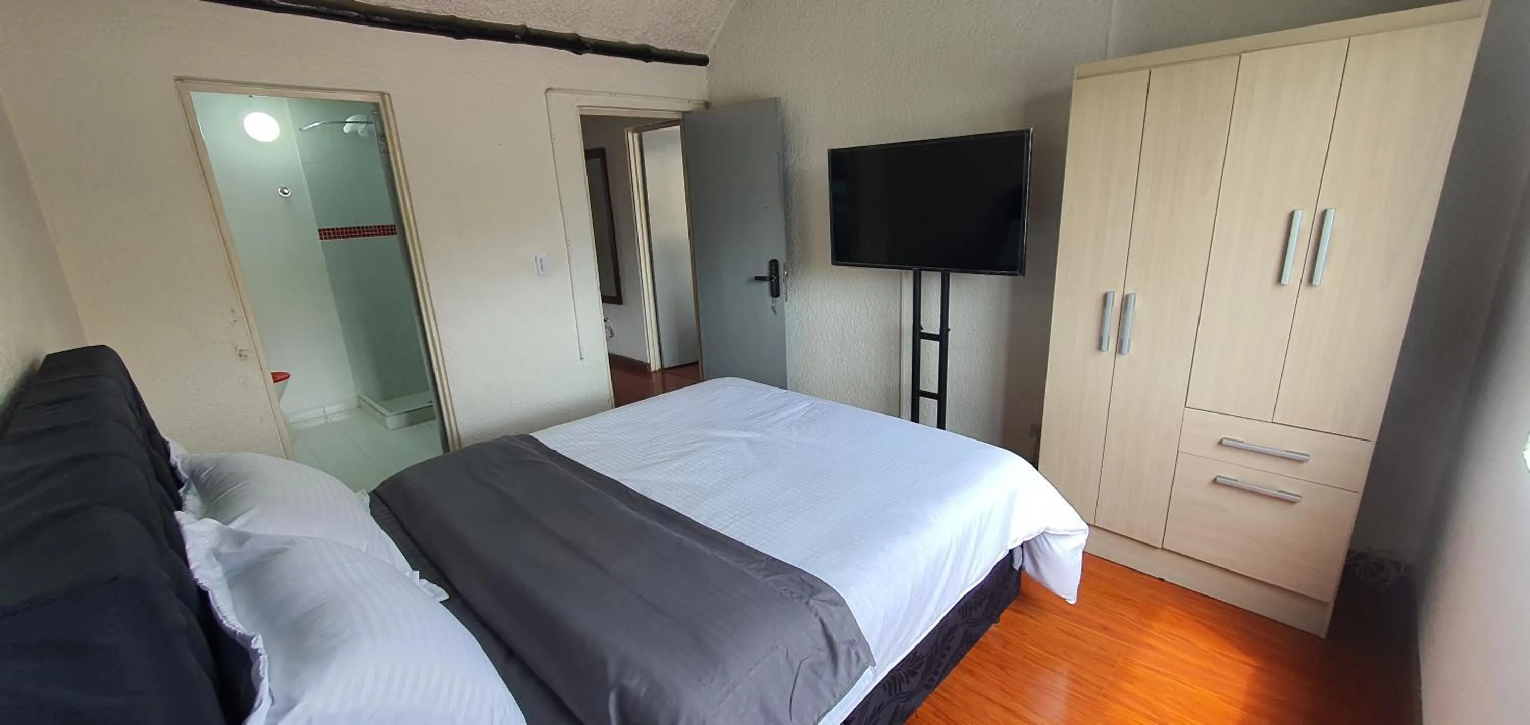 Double Room with Private Bathroom - single occupancy in Portal Norte 170 ACOGEDORAS HABITACIONES CON TODOS LOS SERVICIOS