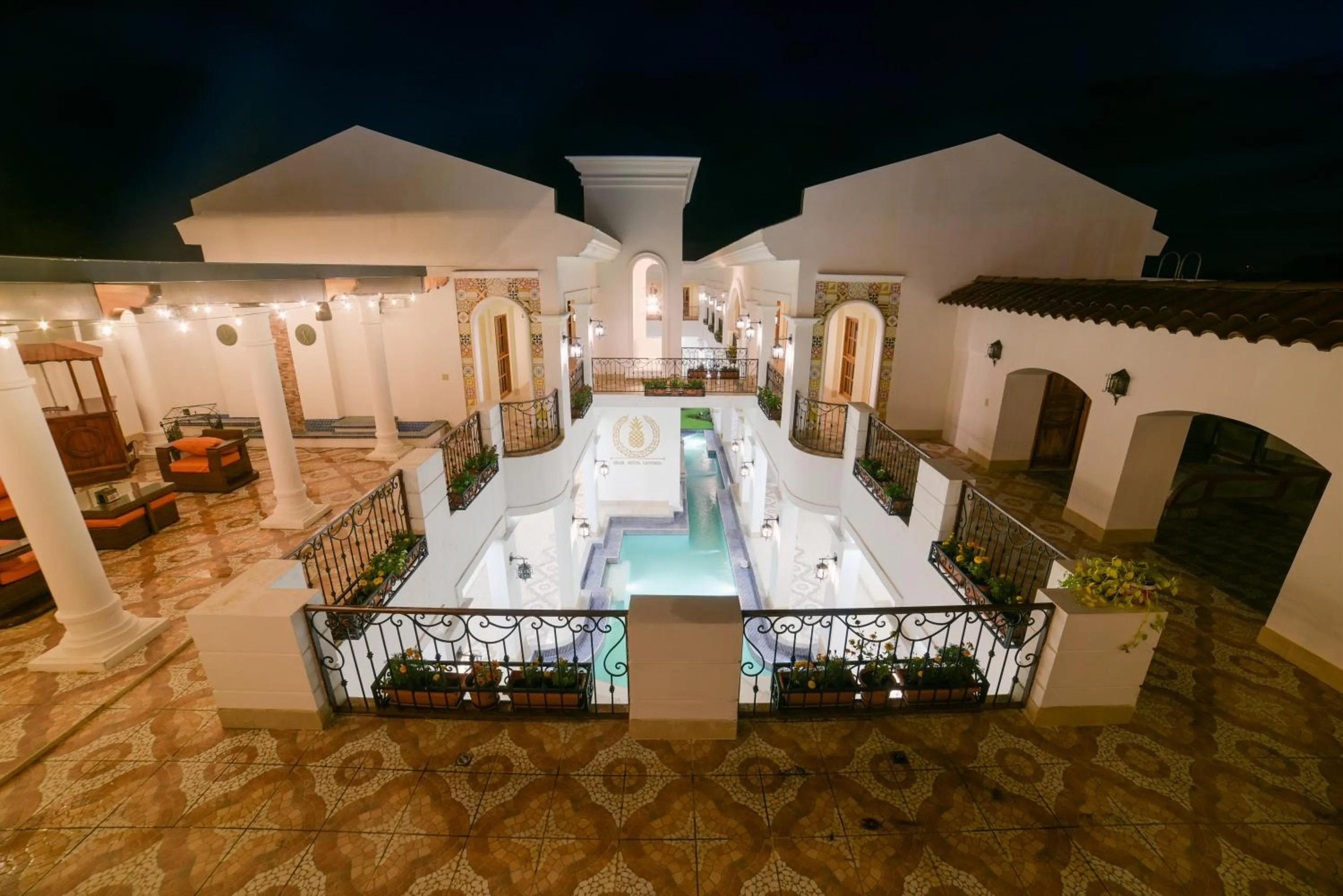 Night in GRAN HOTEL VICTORIA