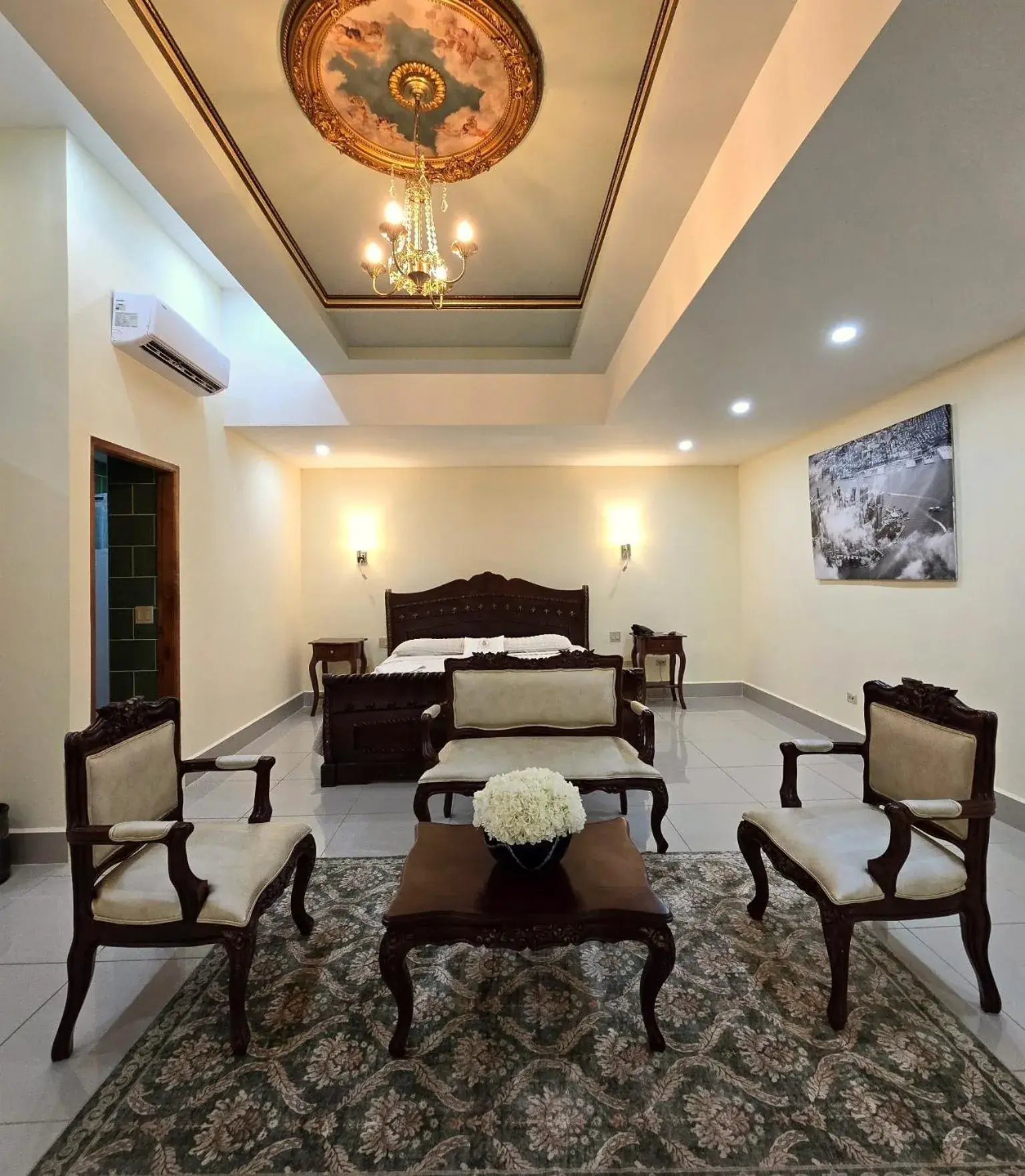 Deluxe Queen Room in GRAN HOTEL VICTORIA Deluxe Queen Room in GRAN HOTEL VICTORIA