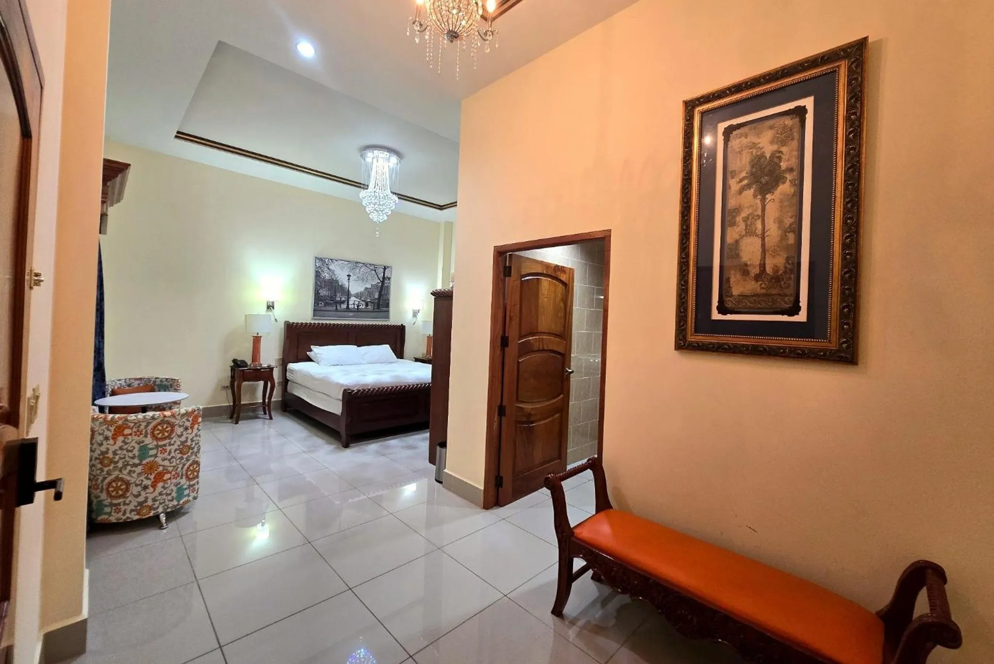 Deluxe Queen Suite in GRAN HOTEL VICTORIA