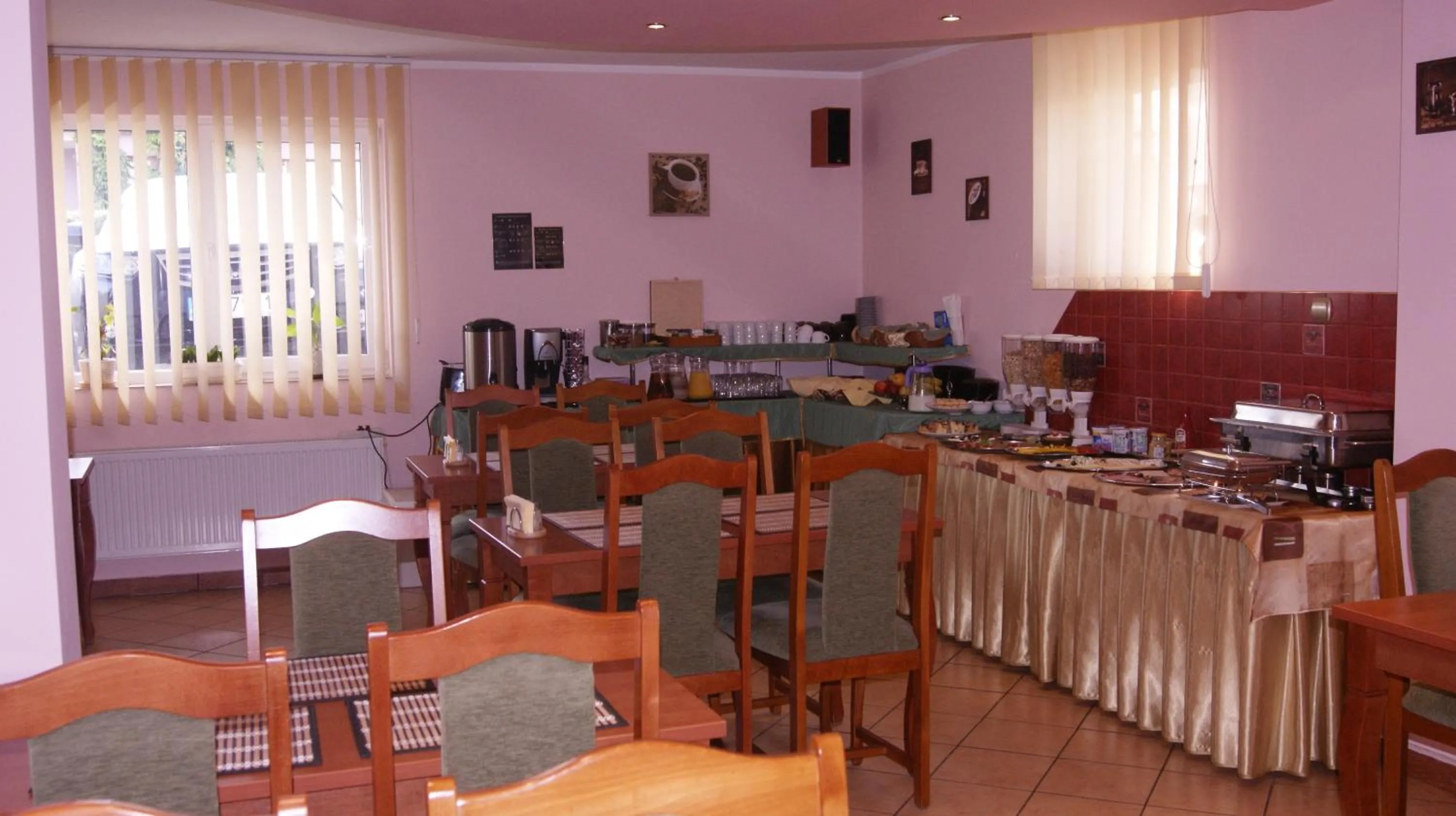 Dining area in Bakster