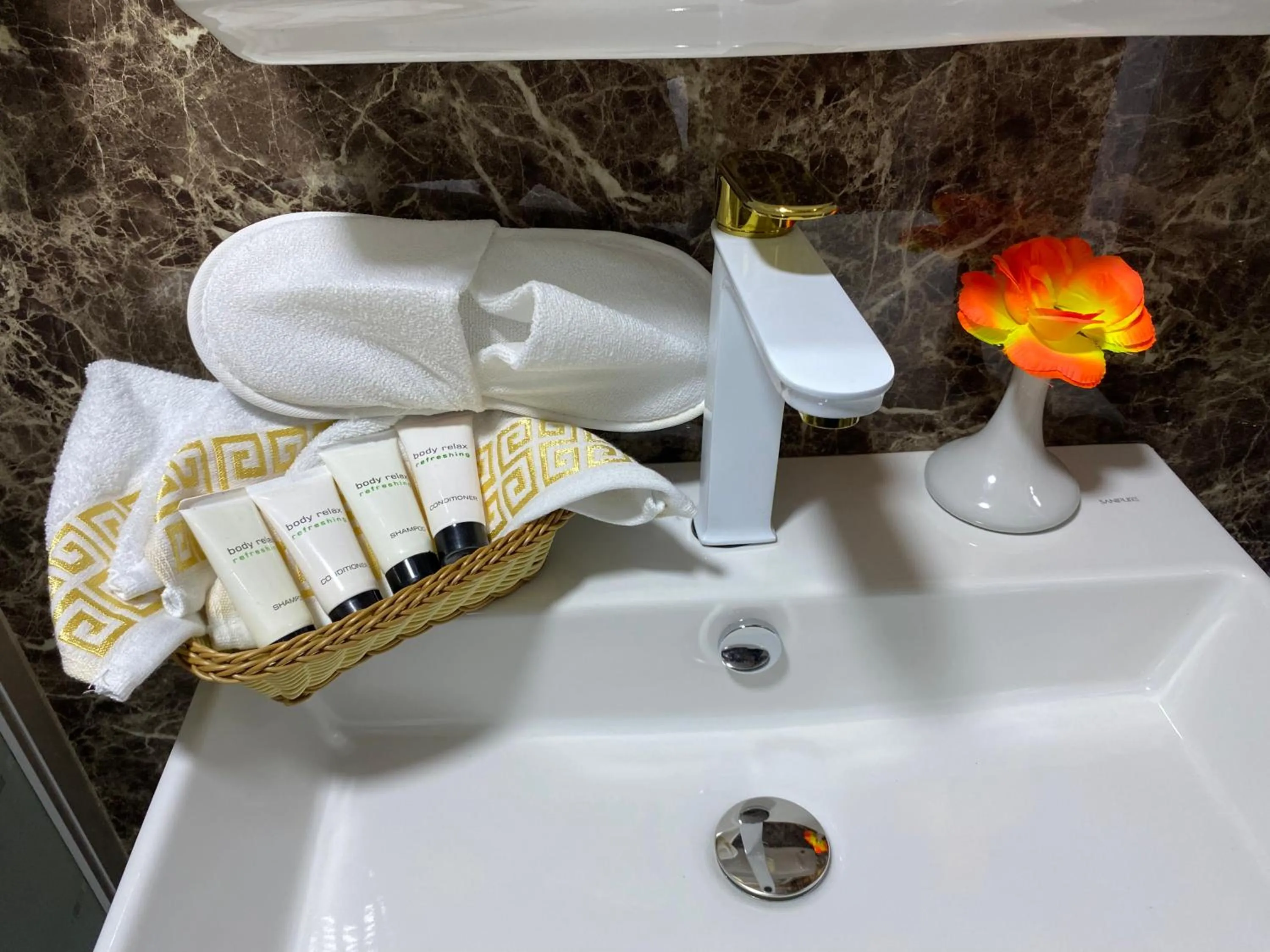 Bathroom in Golden Pyramids Inn