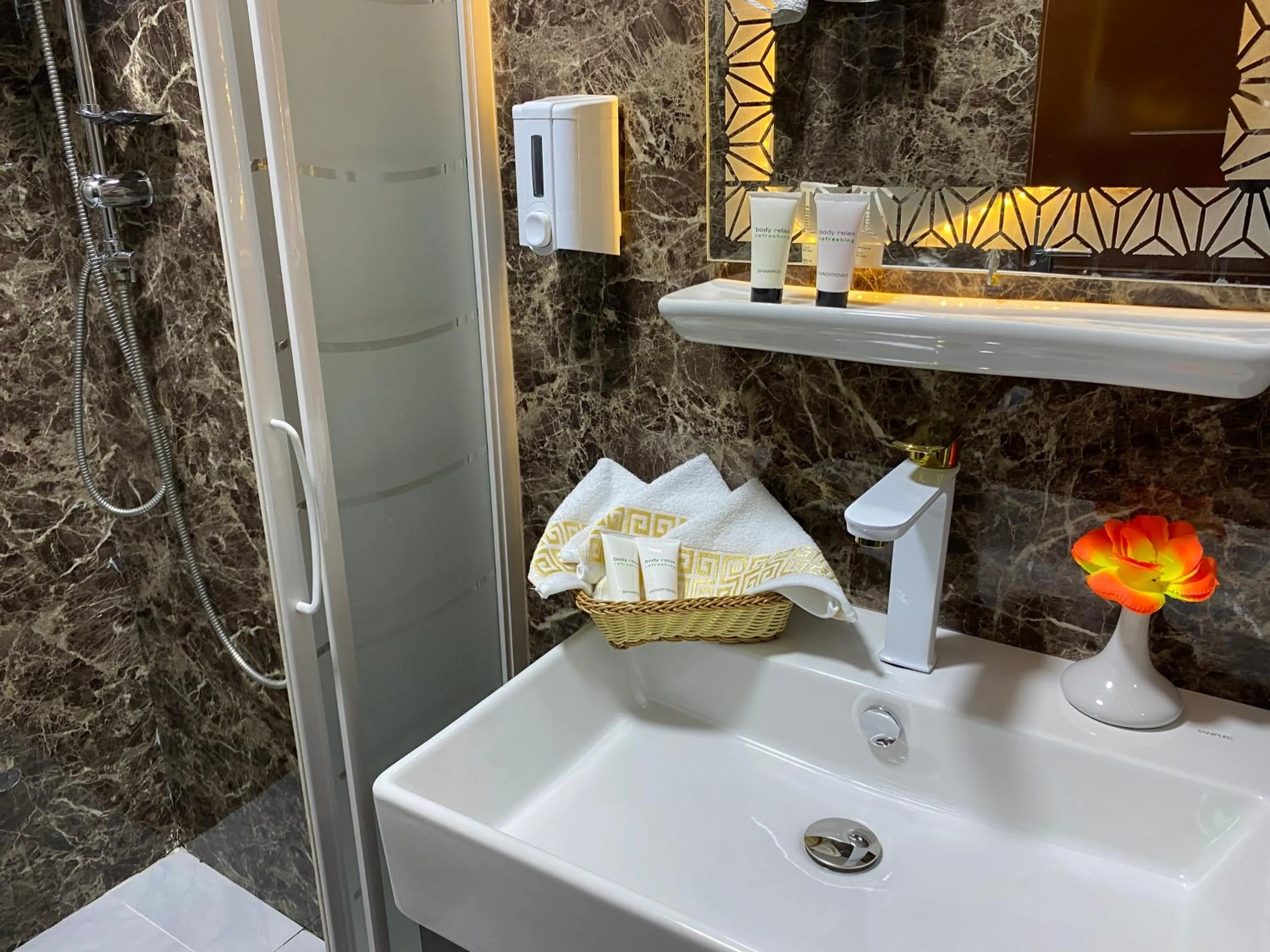 Shower in Golden Pyramids Inn