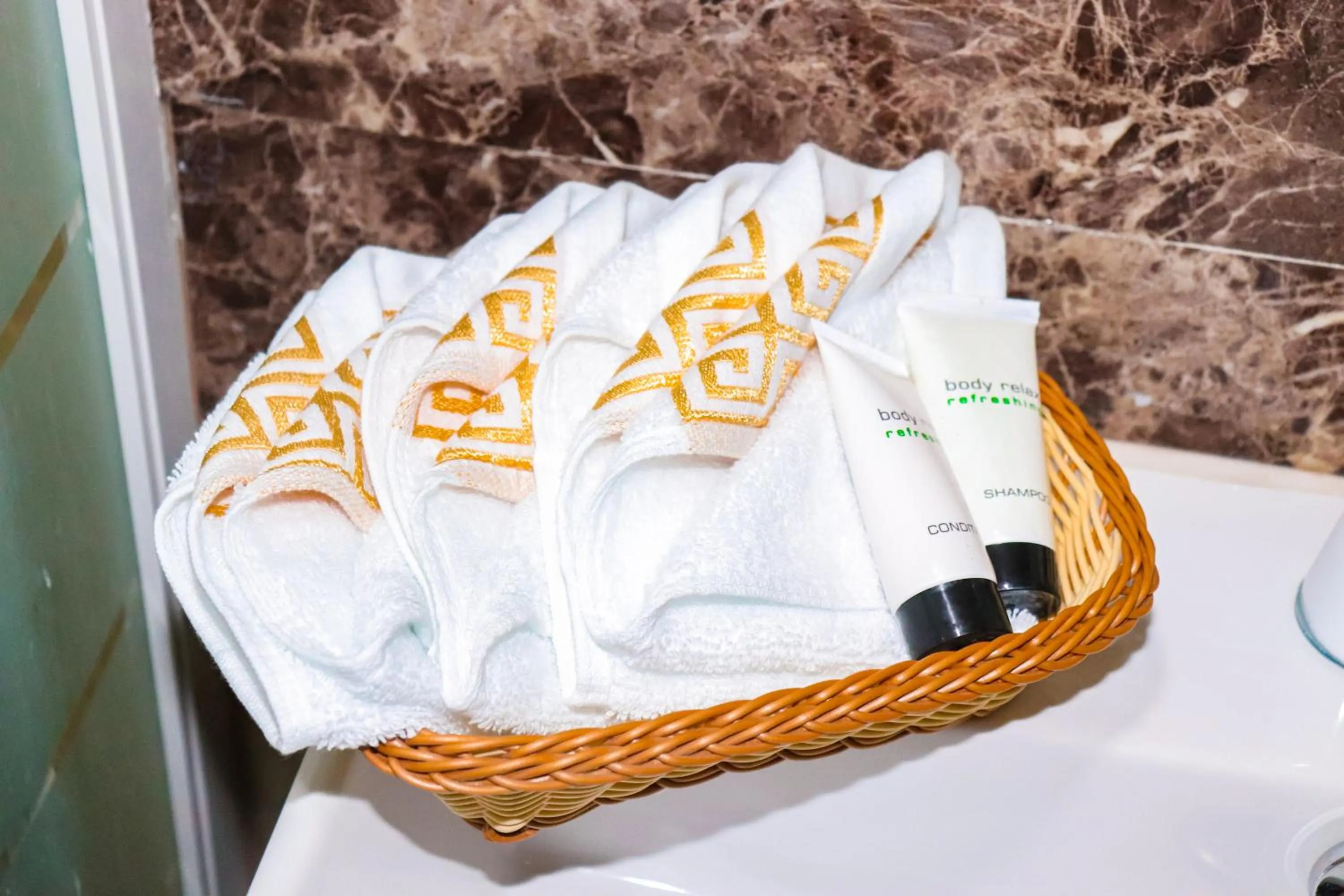 Bathroom in Golden Pyramids Inn