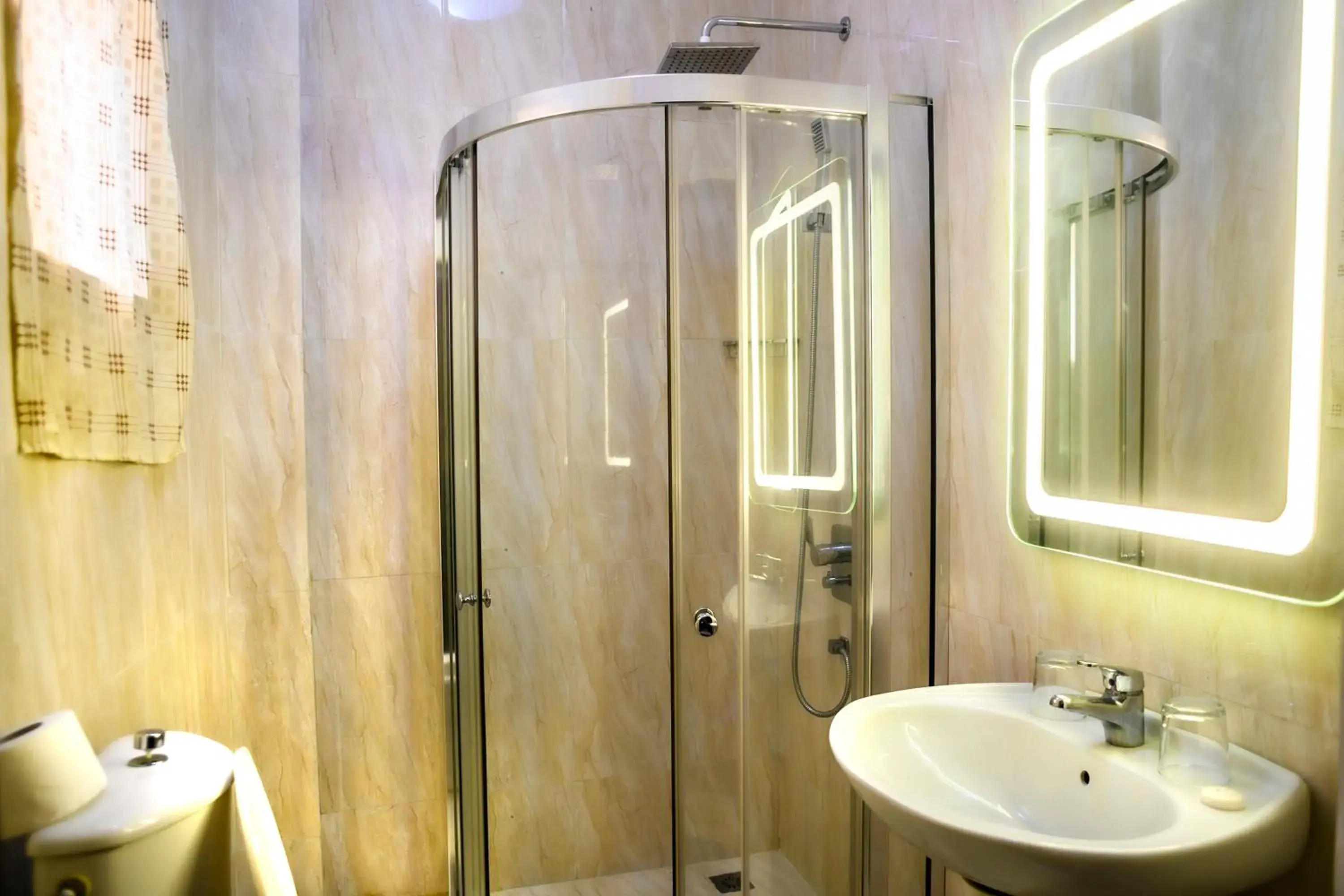 Superior Double Room with Sea View in Palm Beach Hotel Superior Double Room with Sea View in Palm Beach Hotel