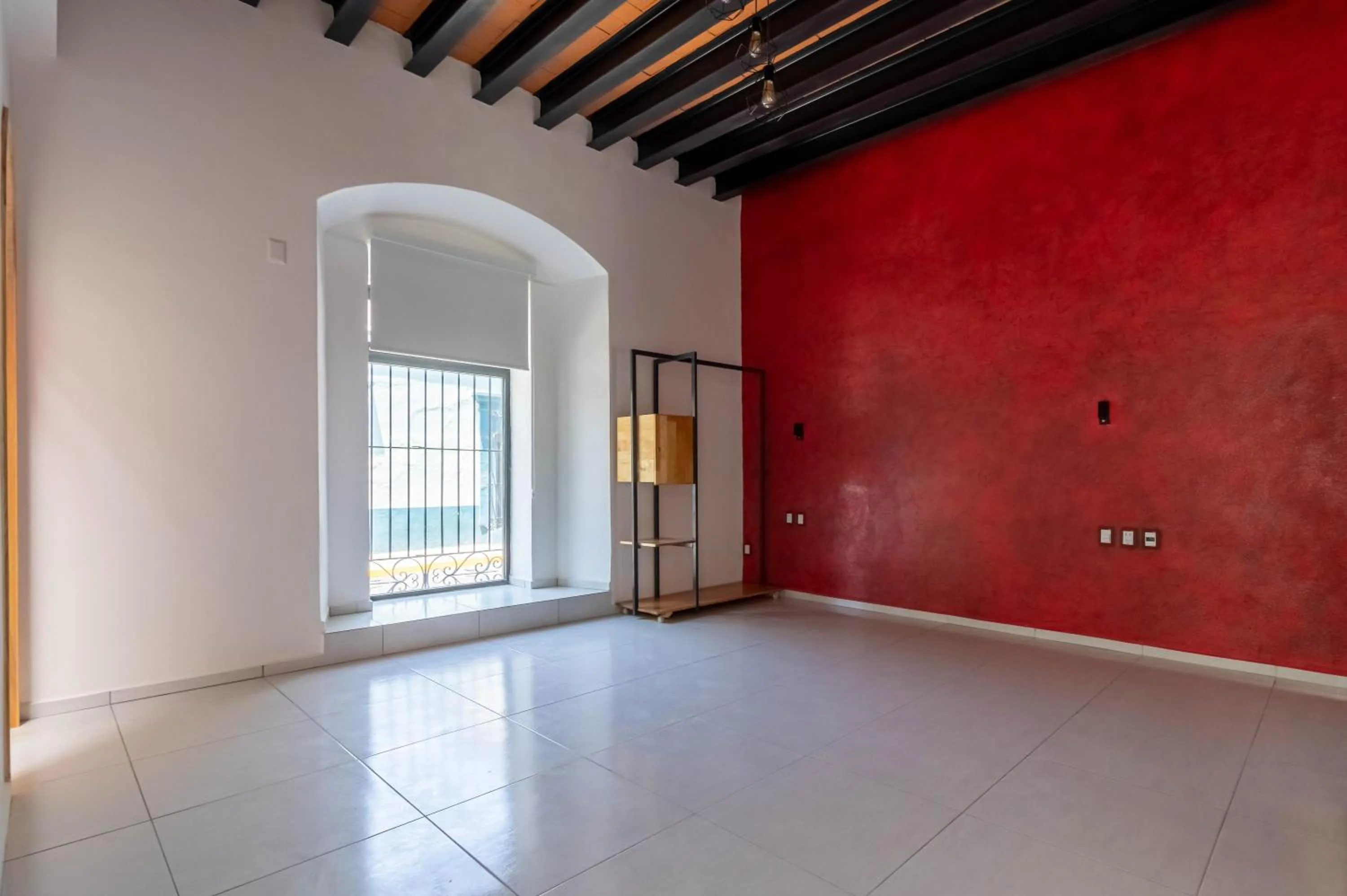 Photo of the whole room in LARIMAR Gallery y Hotel Boutique